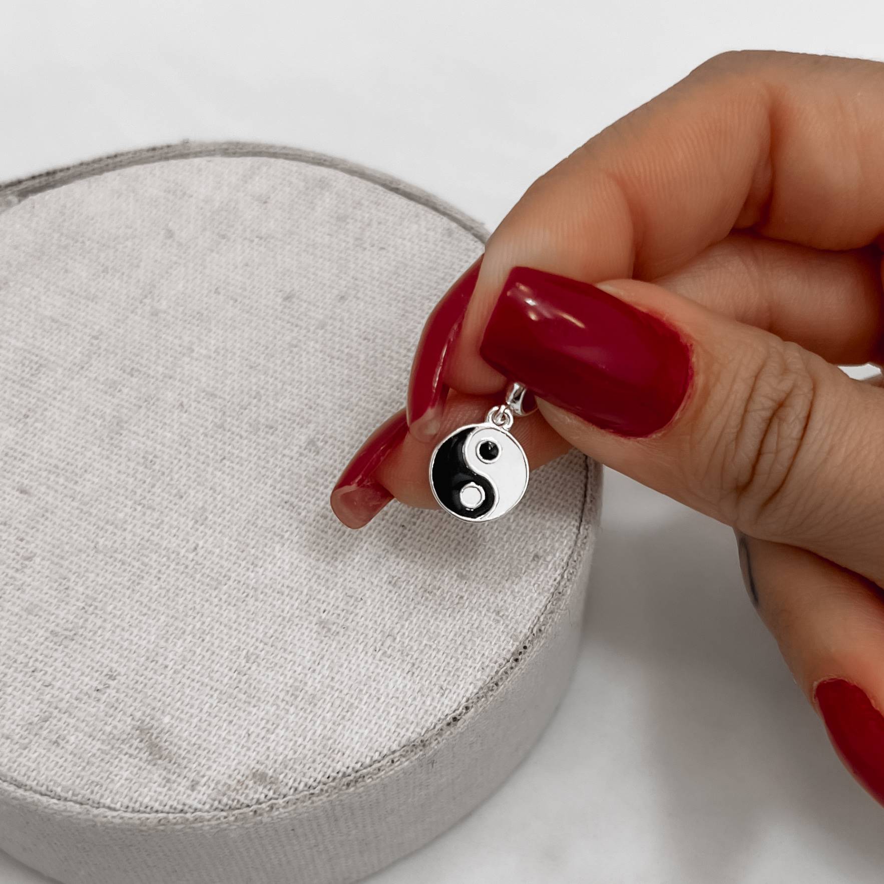 Berloque pingente Yin Yang 10mm resina