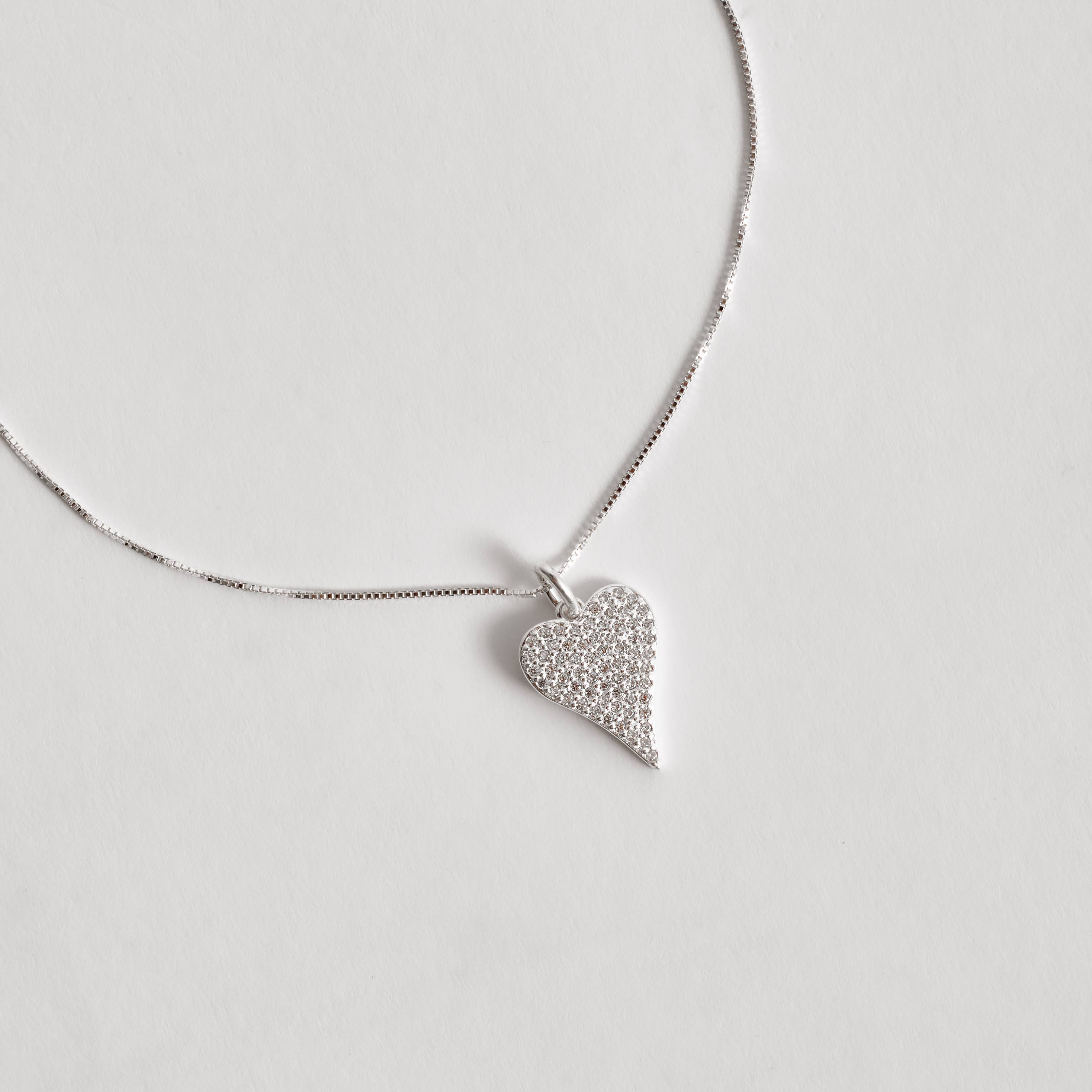 Imagem Colar pingente coração alongado cravejado 17mm 45cm