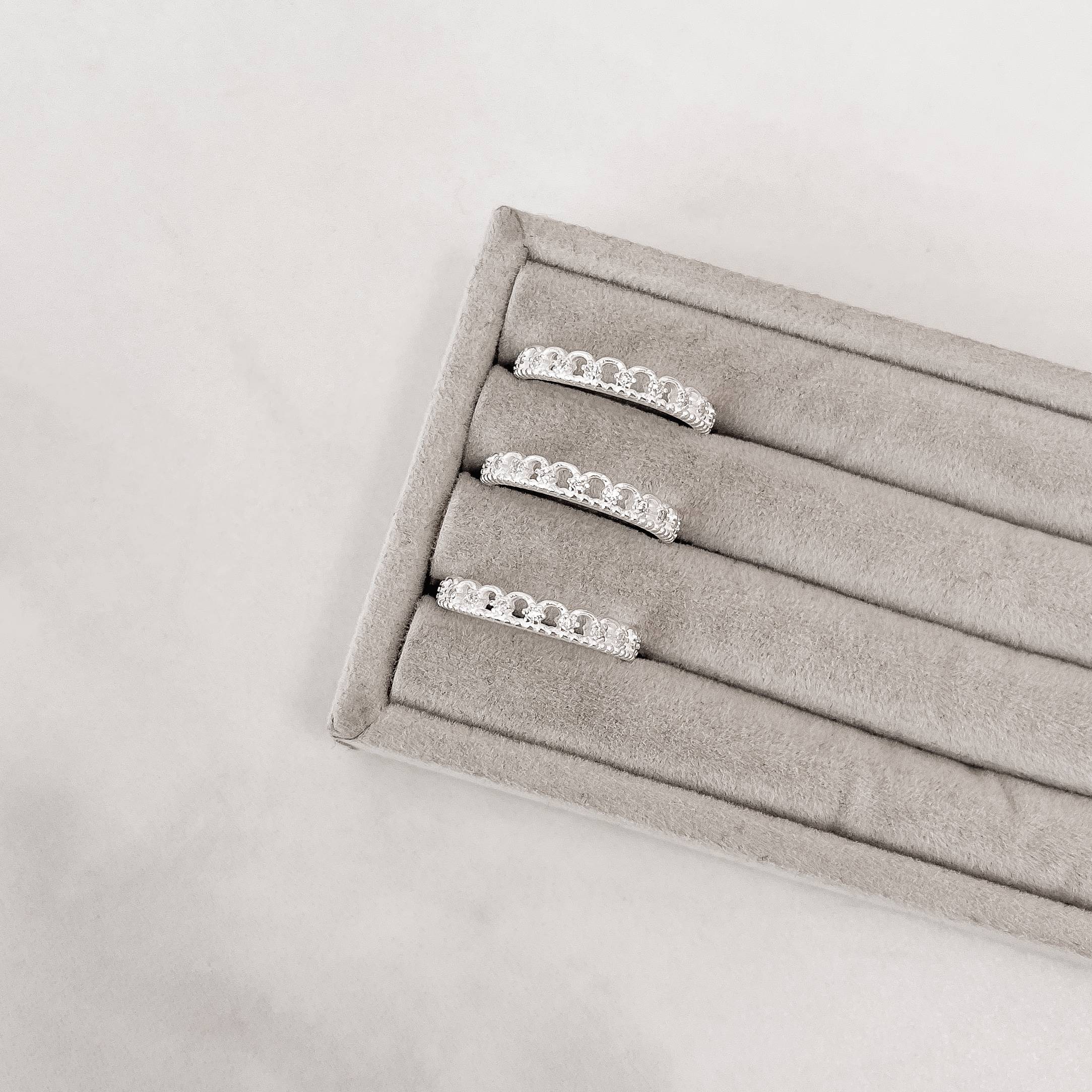 Imagem Secundária Anel círculos vazados com zircônia