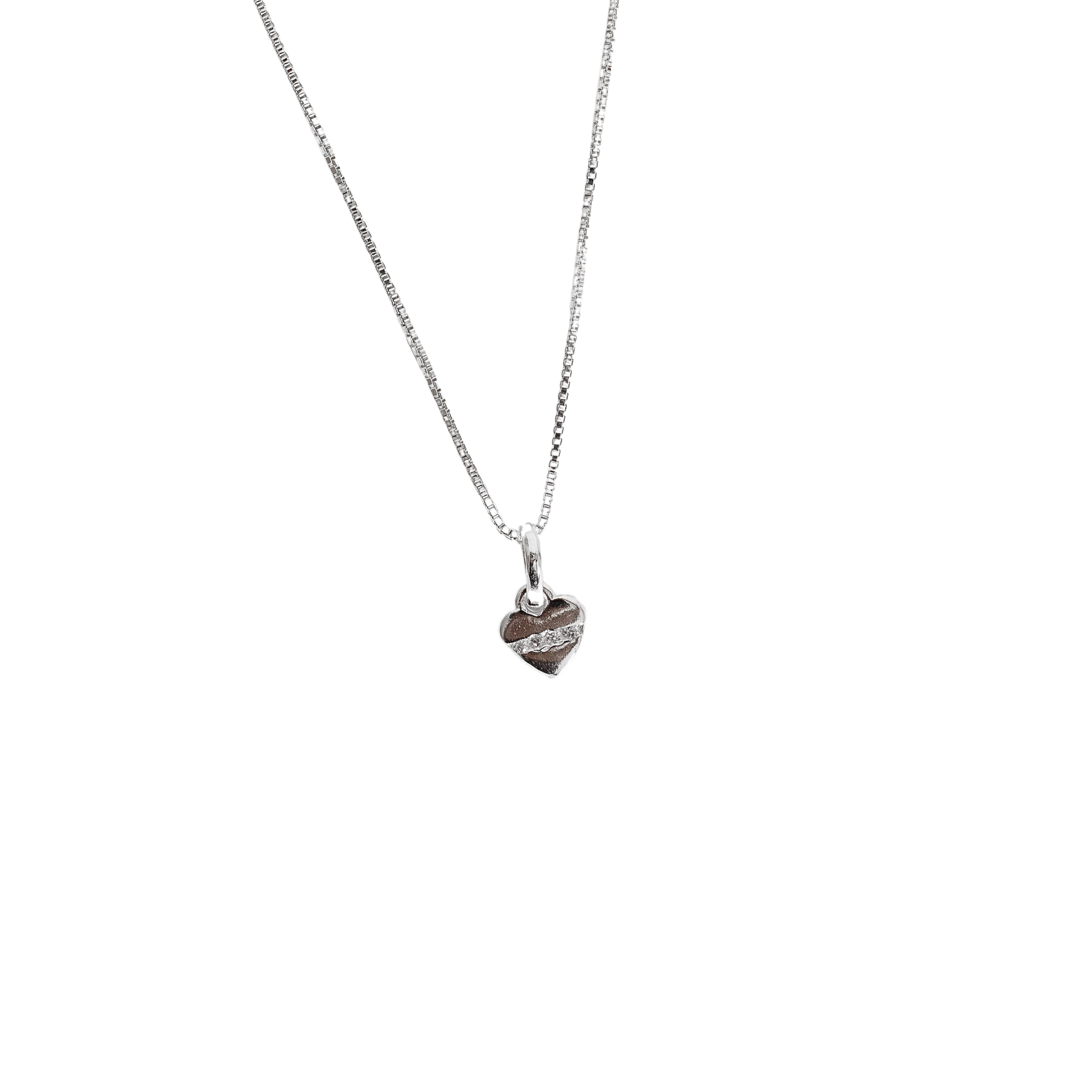 Colar pingente coração com meio cravejado 6mm 40cm