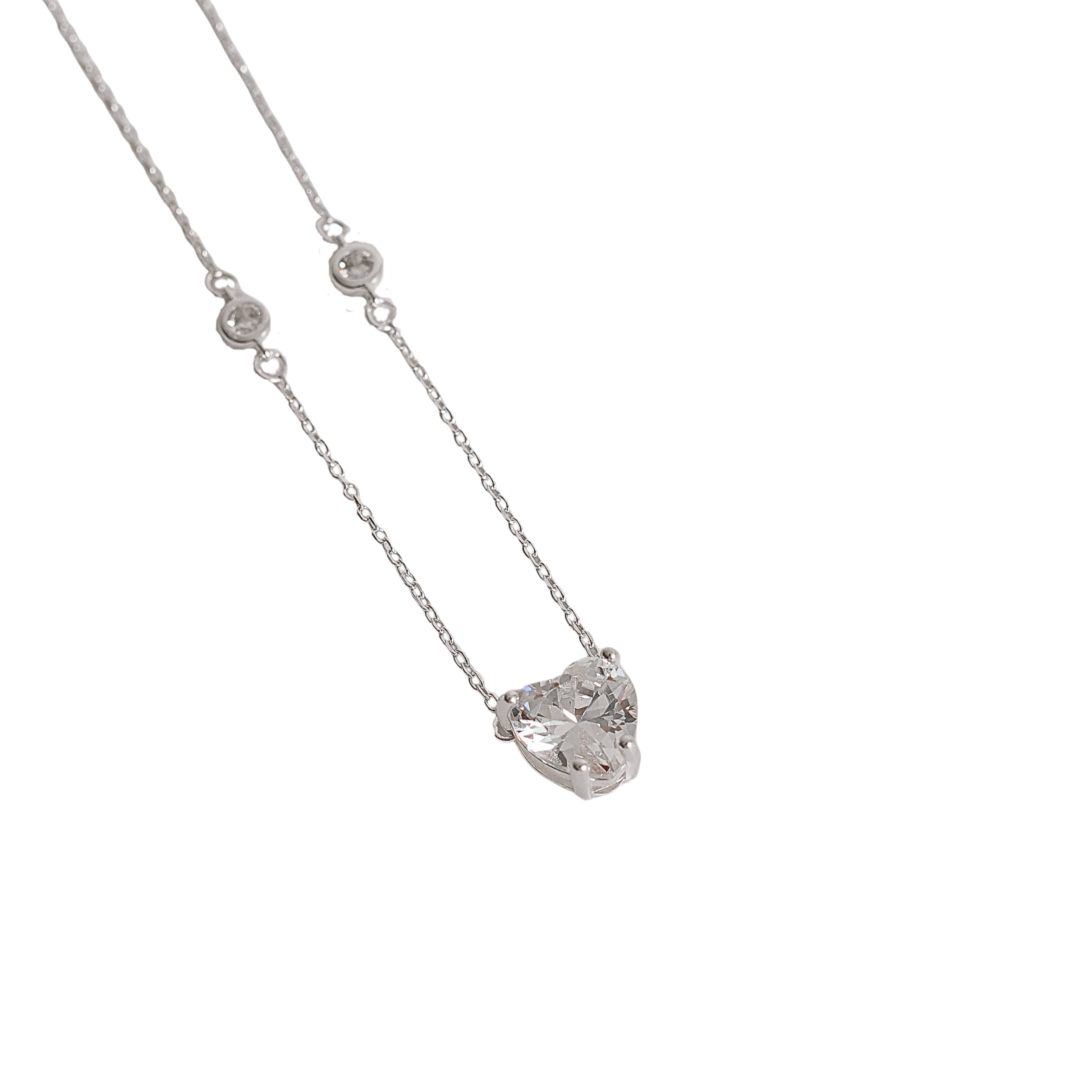 Colar entremeios zircônias redonda e coração 8mm 40+5cm