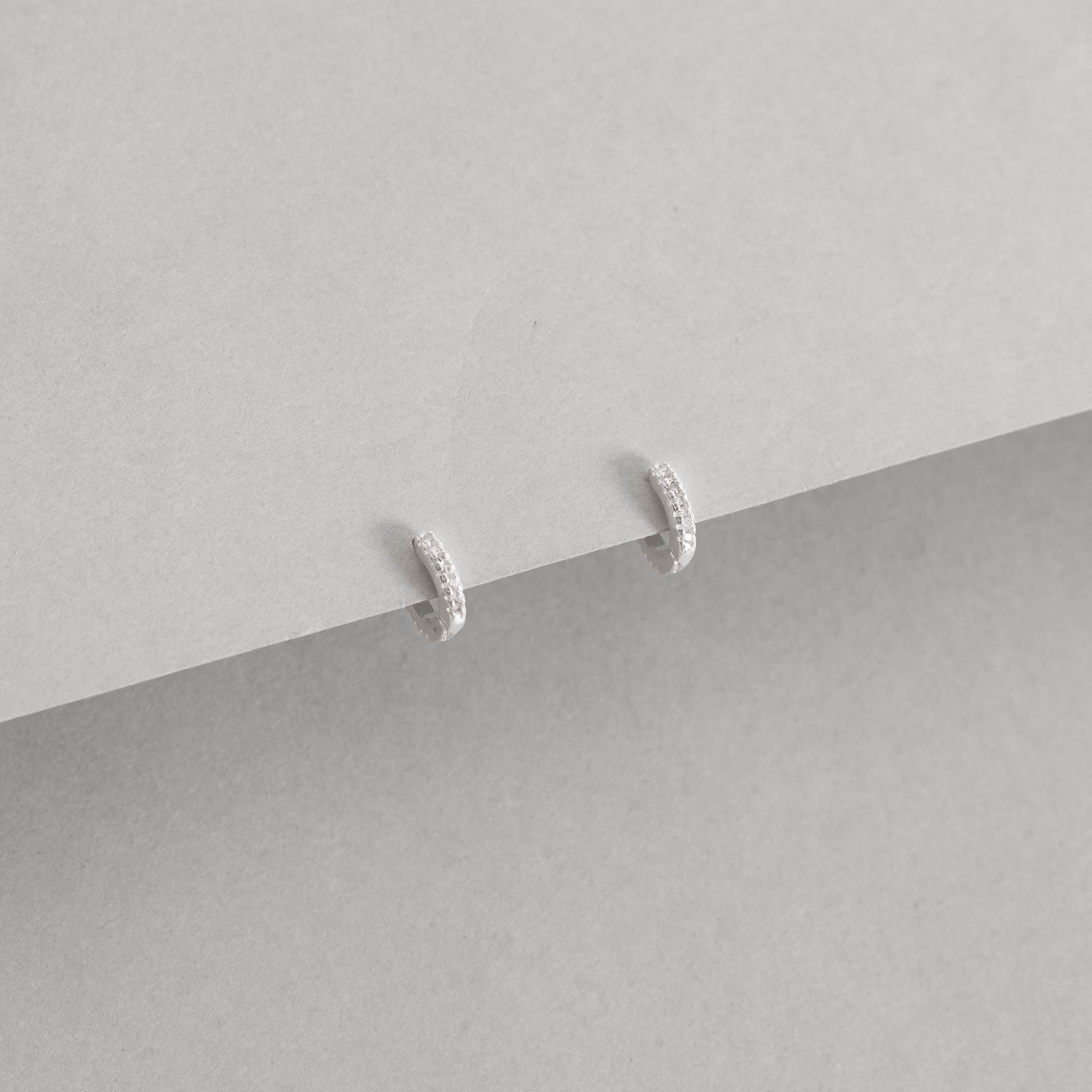 Argola click cravejada frente e verso 9mm