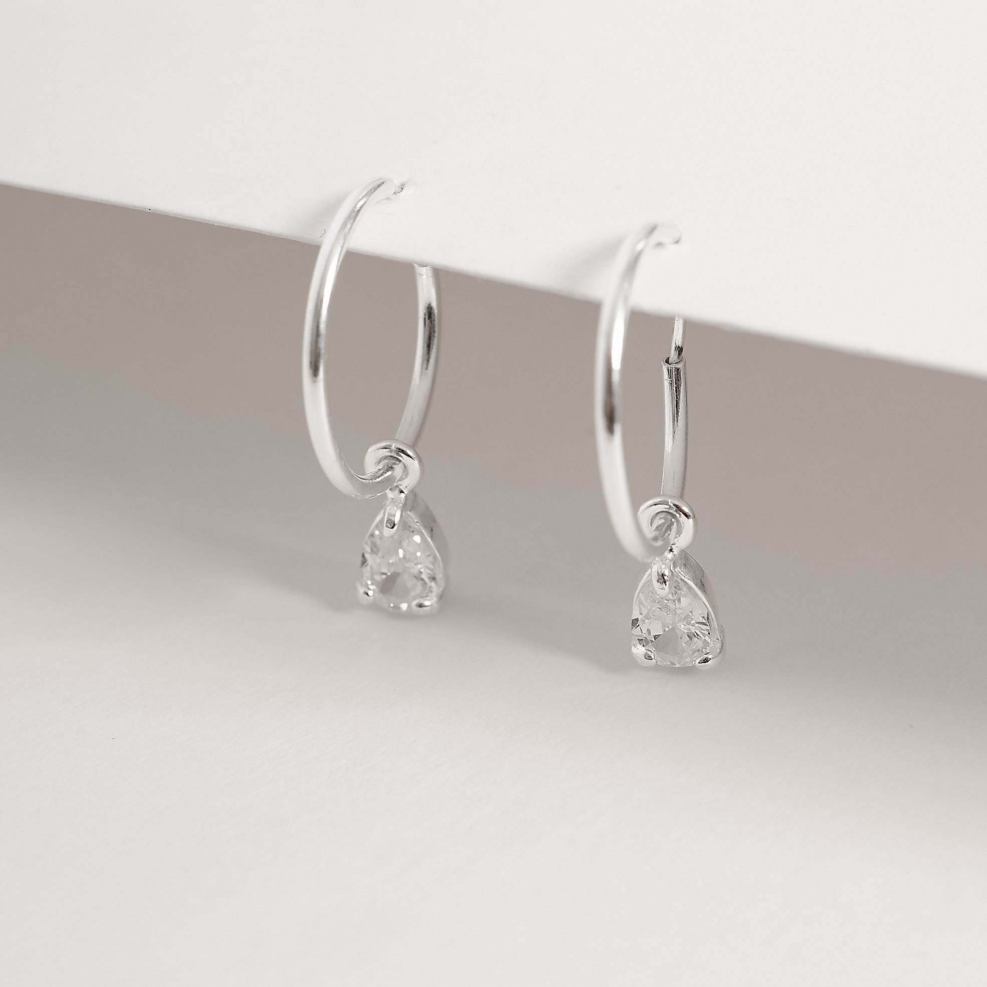 Argola 15mm pingente zircônia gota cristal