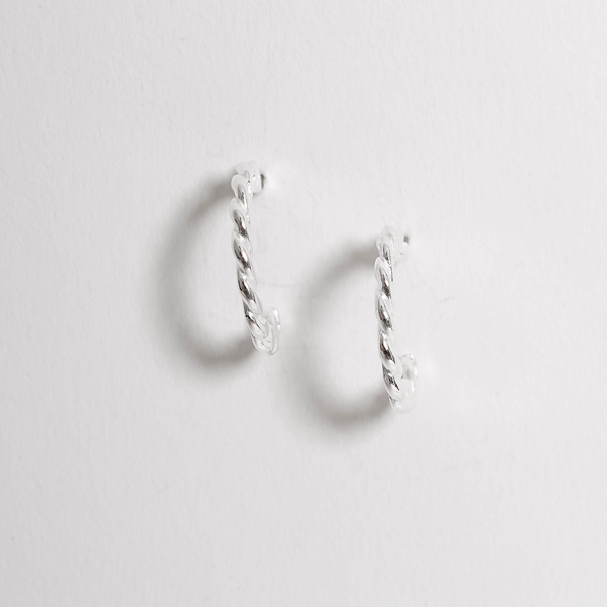 Imagem Secundária Brinco argola trançada 16mm tarraxa