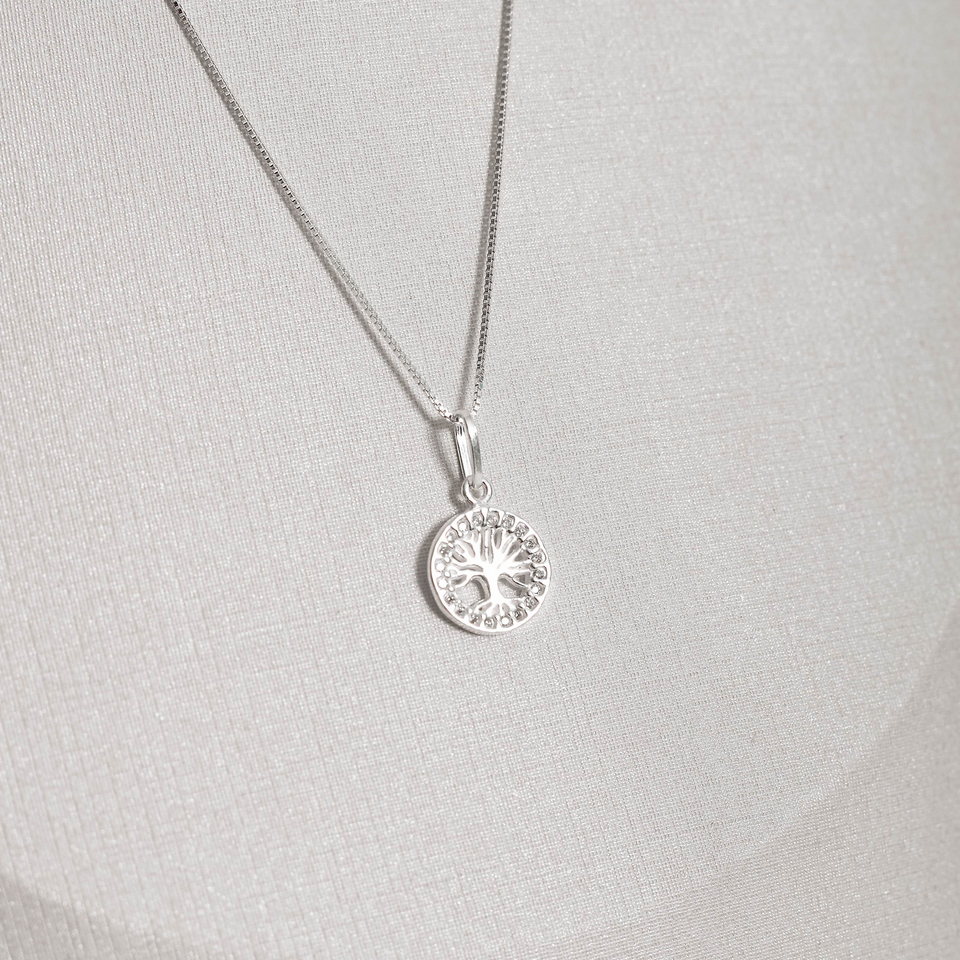 Colar pingente medalha vazada árvore da vida cravejada 12mm 45cm