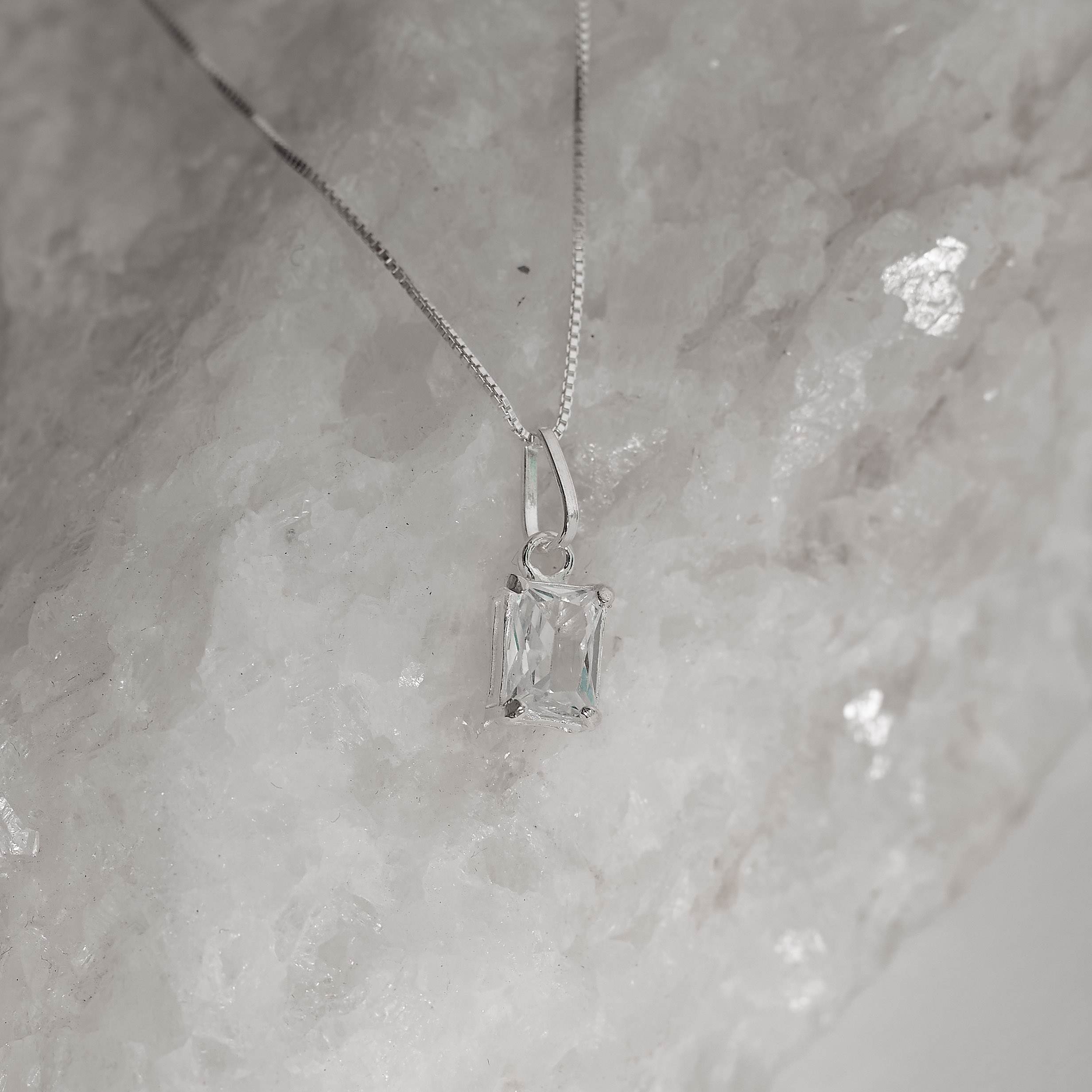 Imagem Secundária Colar pingente zircônia retangular cristal 7x5mm 45cm