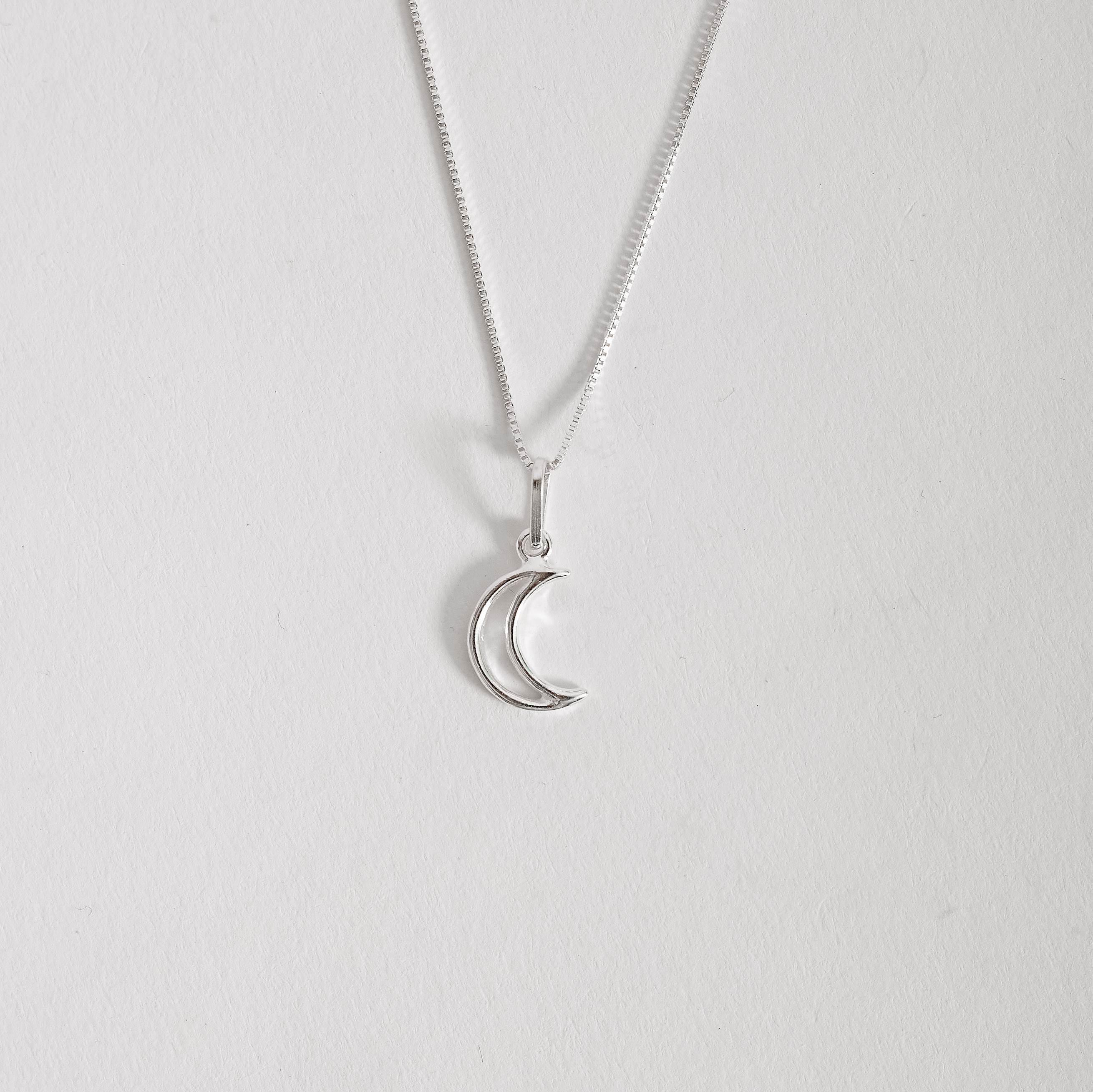 Colar pingente lua vazada 11mm 40cm