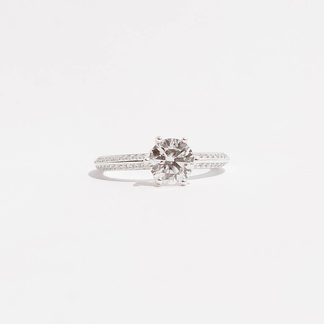 Imagem Anel solitário moissanite 7mm com duplo cravejado