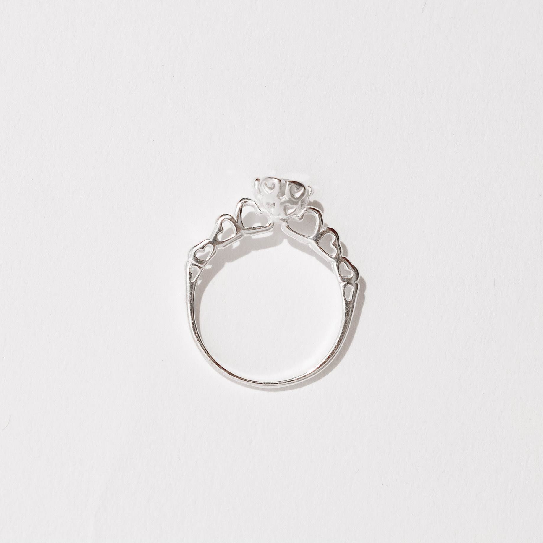 Imagem Secundária Anel solitário detalhe corações vazados