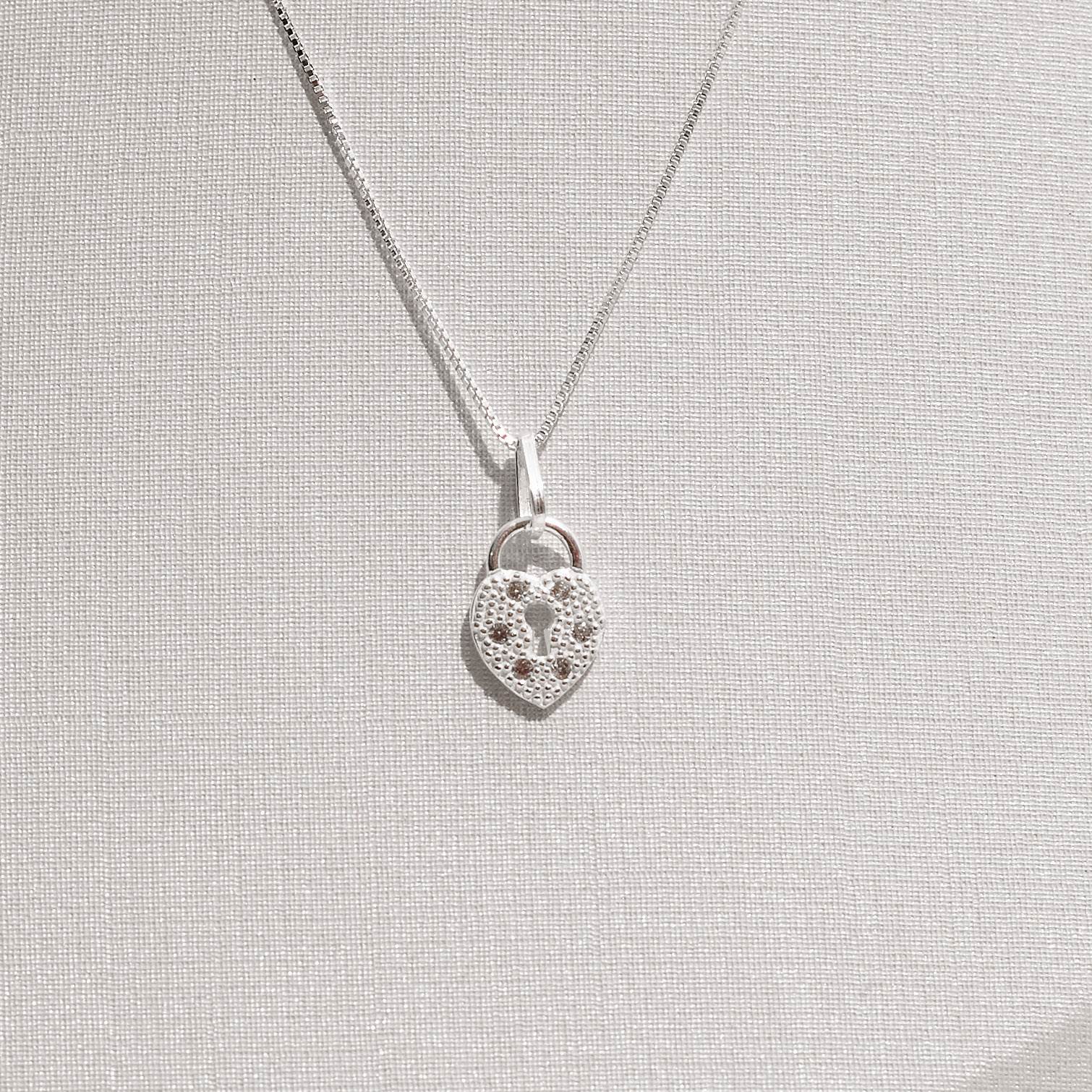 Imagem Secundária Colar pingente cadeado coração cravejado 13mm 45cm