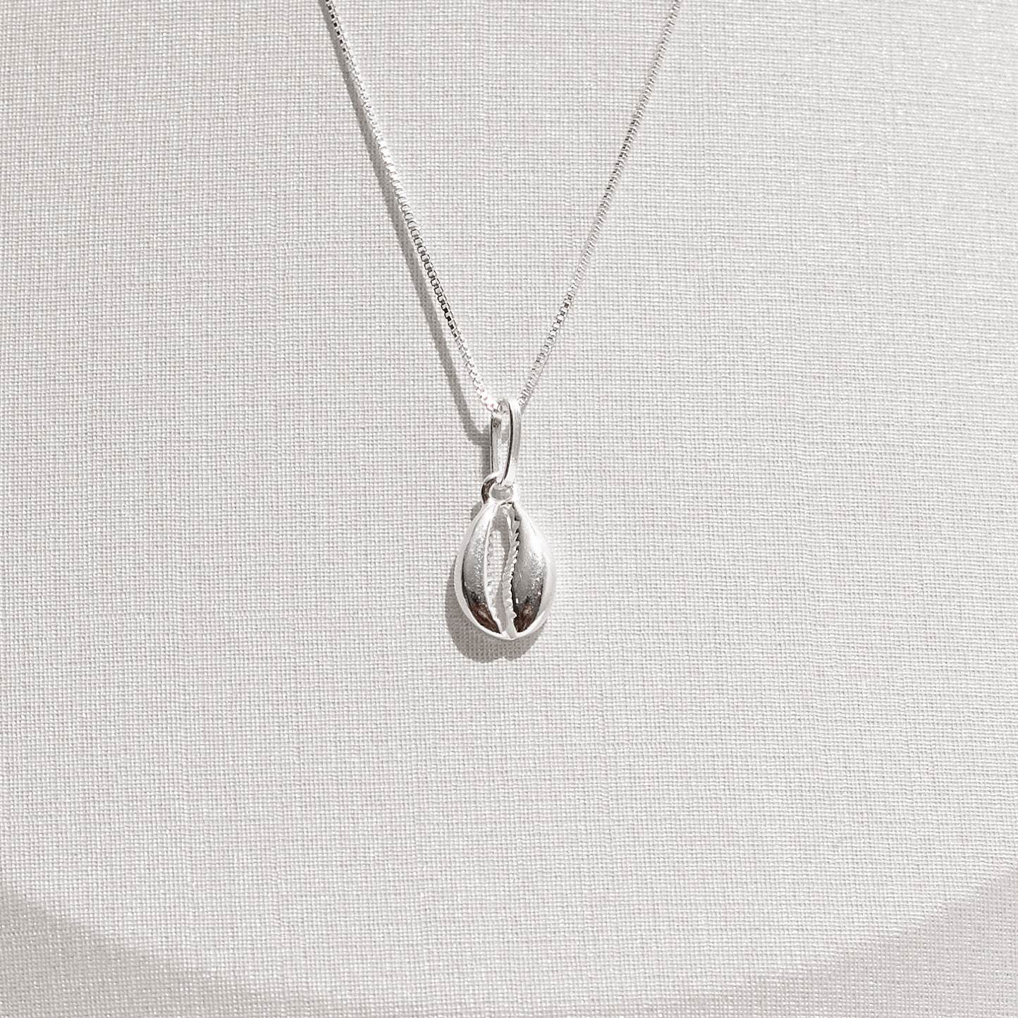 Imagem Secundária Colar pingente búzios 12mm 45cm