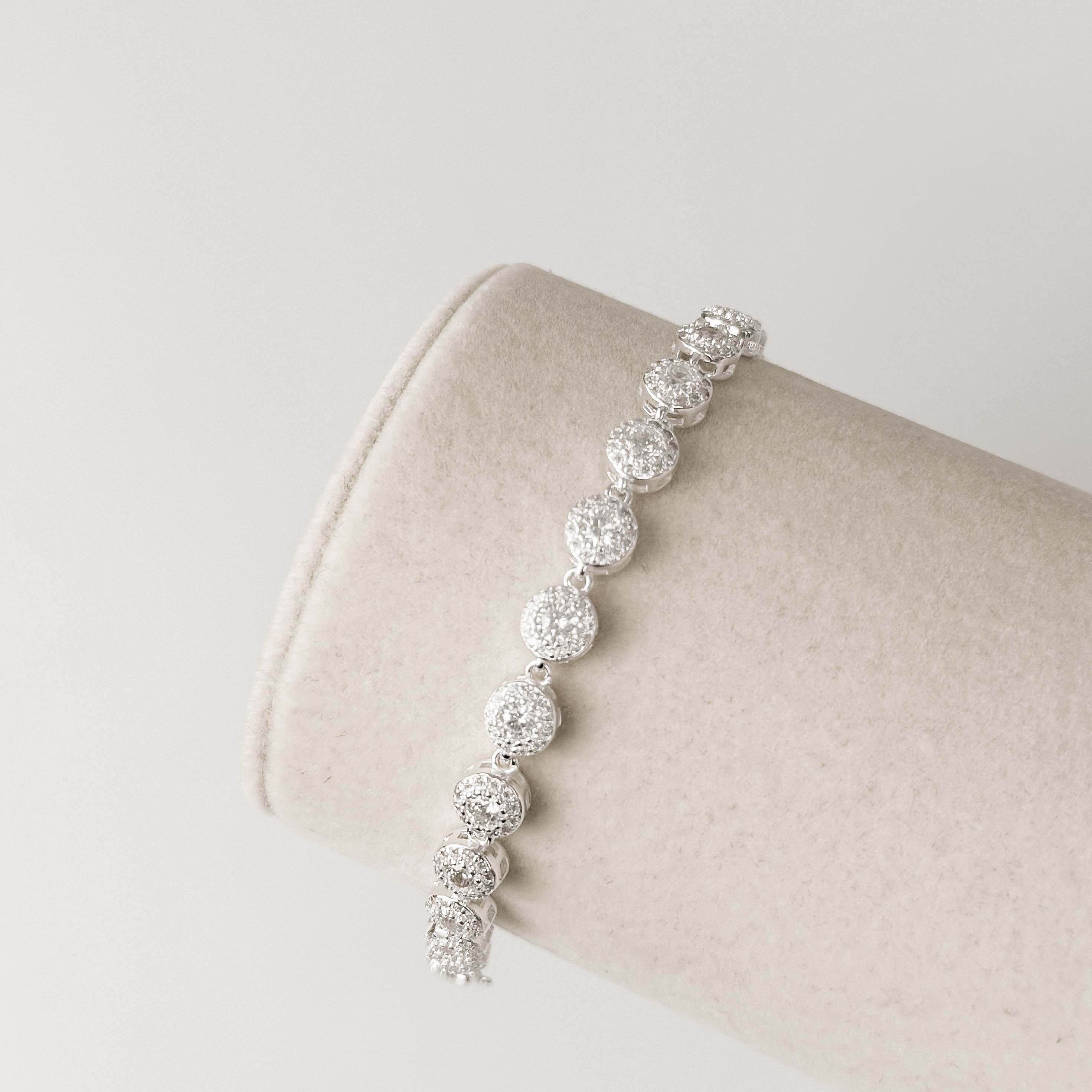 Imagem Secundária Pulseira entremeios zircônias redonda com cravejado 5.9 16+4cm