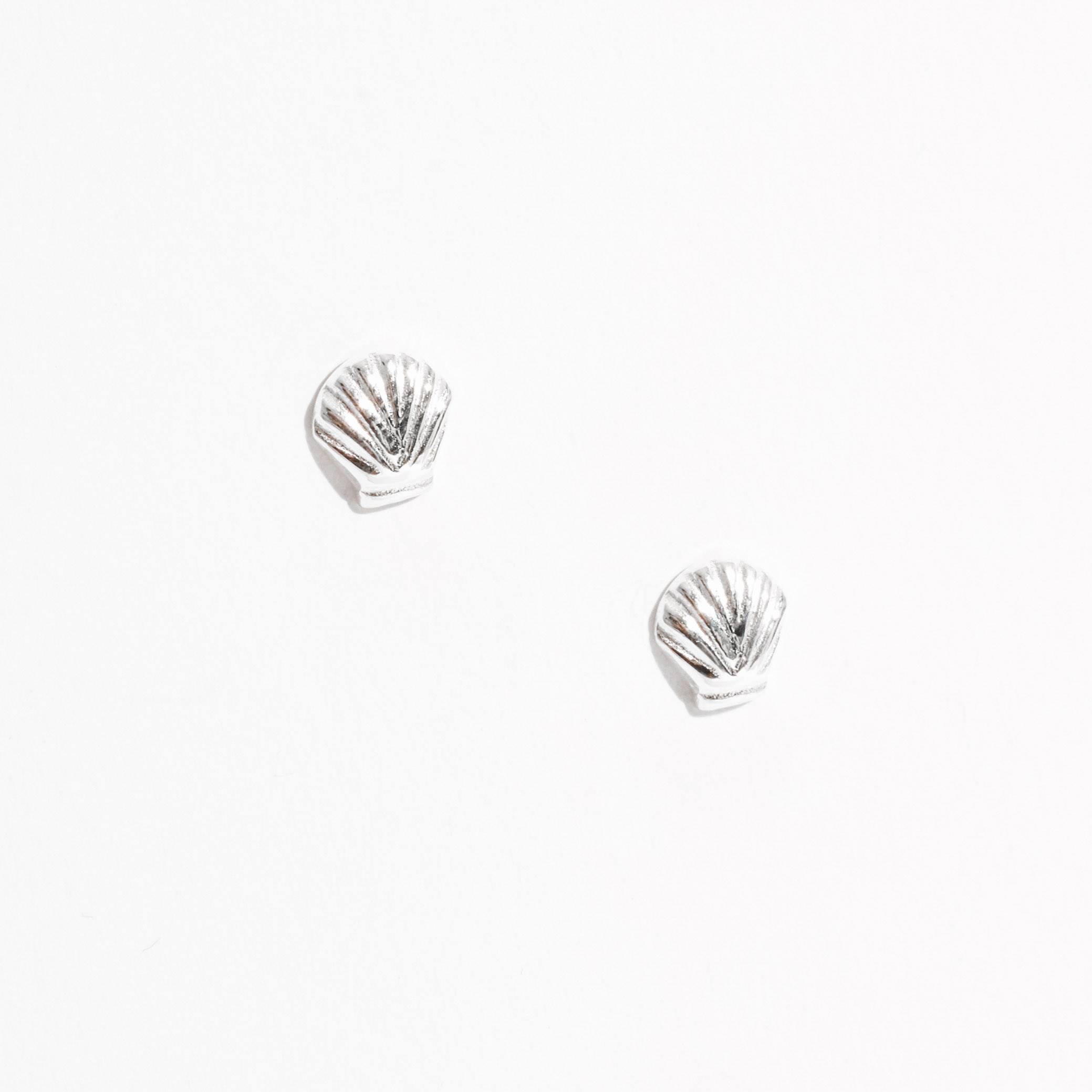 Brinco concha desenhada 7mm