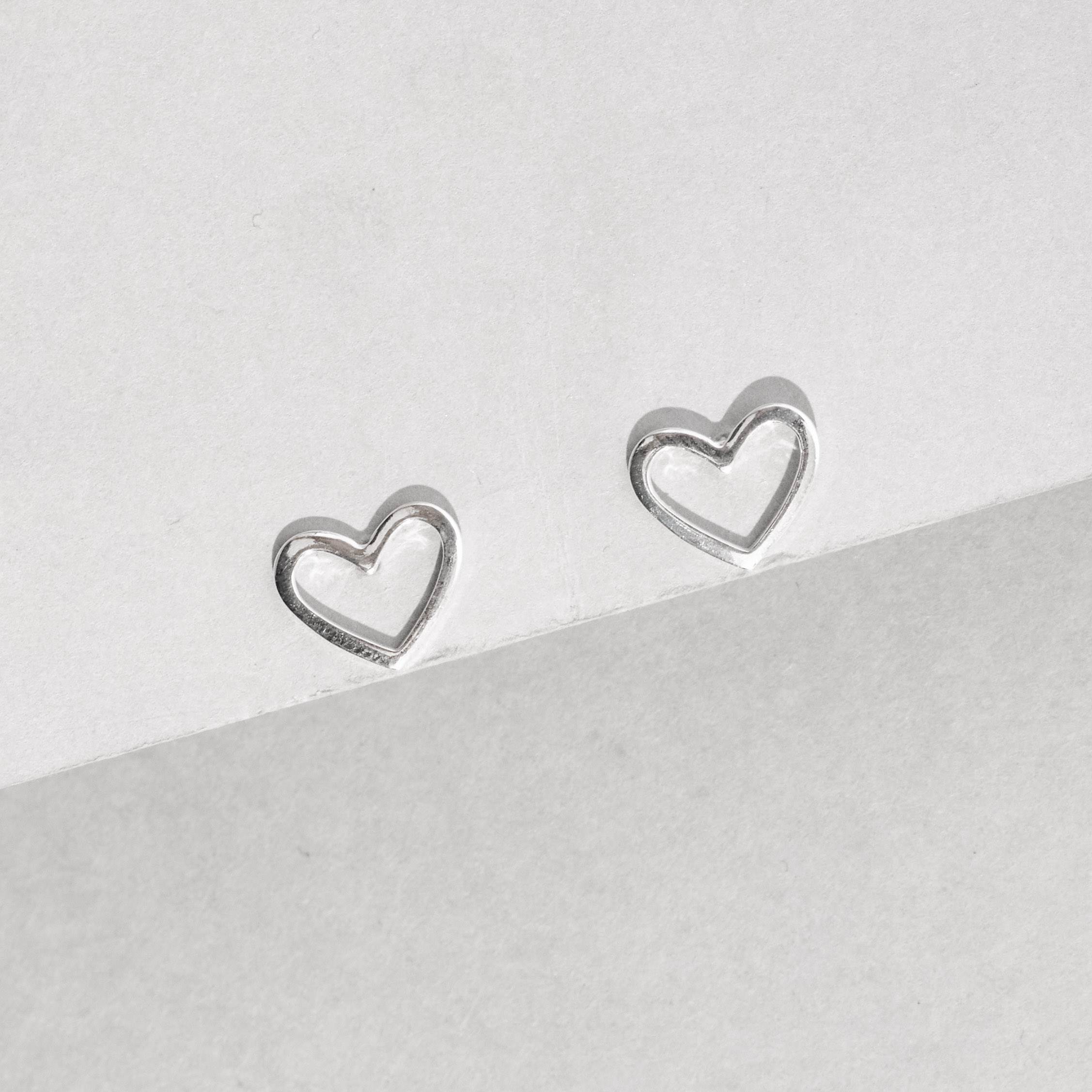 Imagem Secundária Brinco coração vazado 11mm