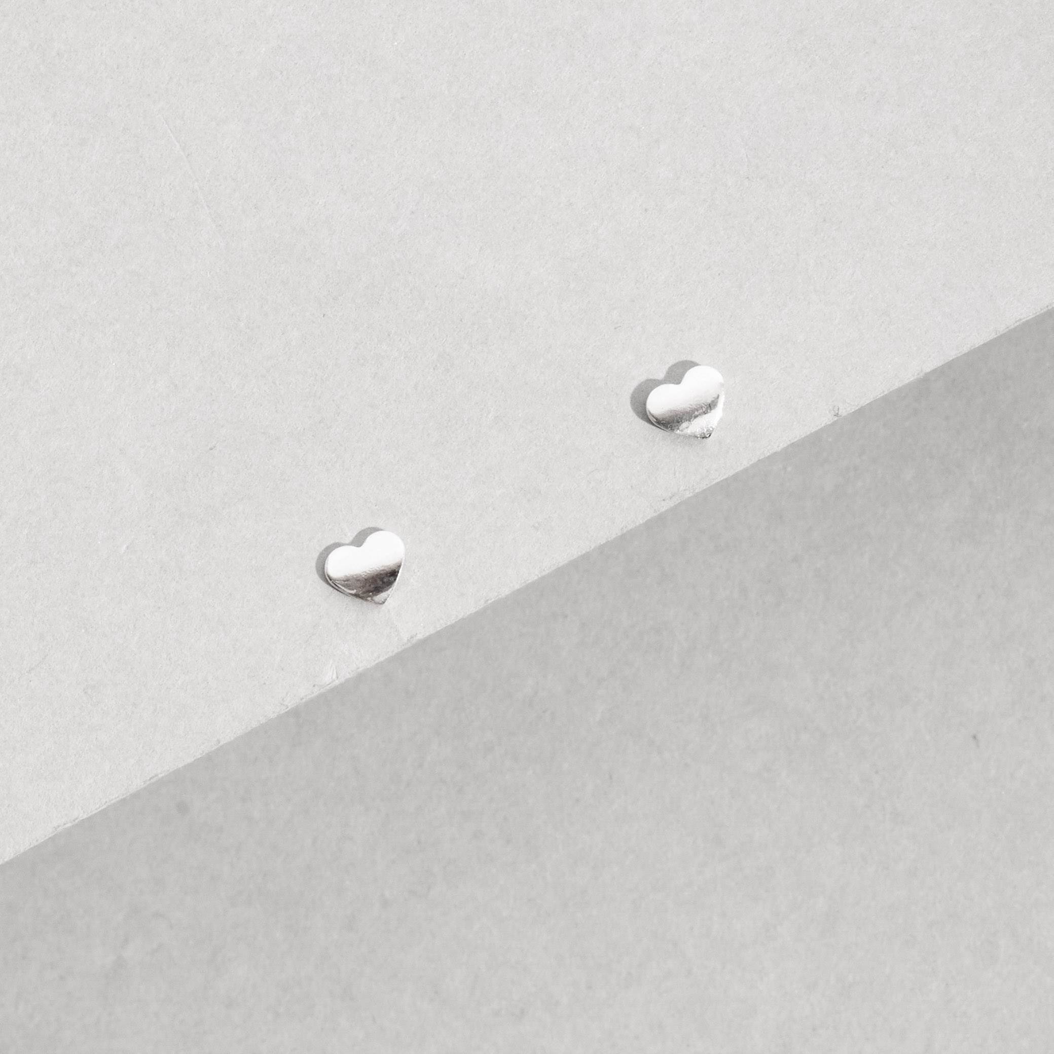 Brinco coração liso 5mm