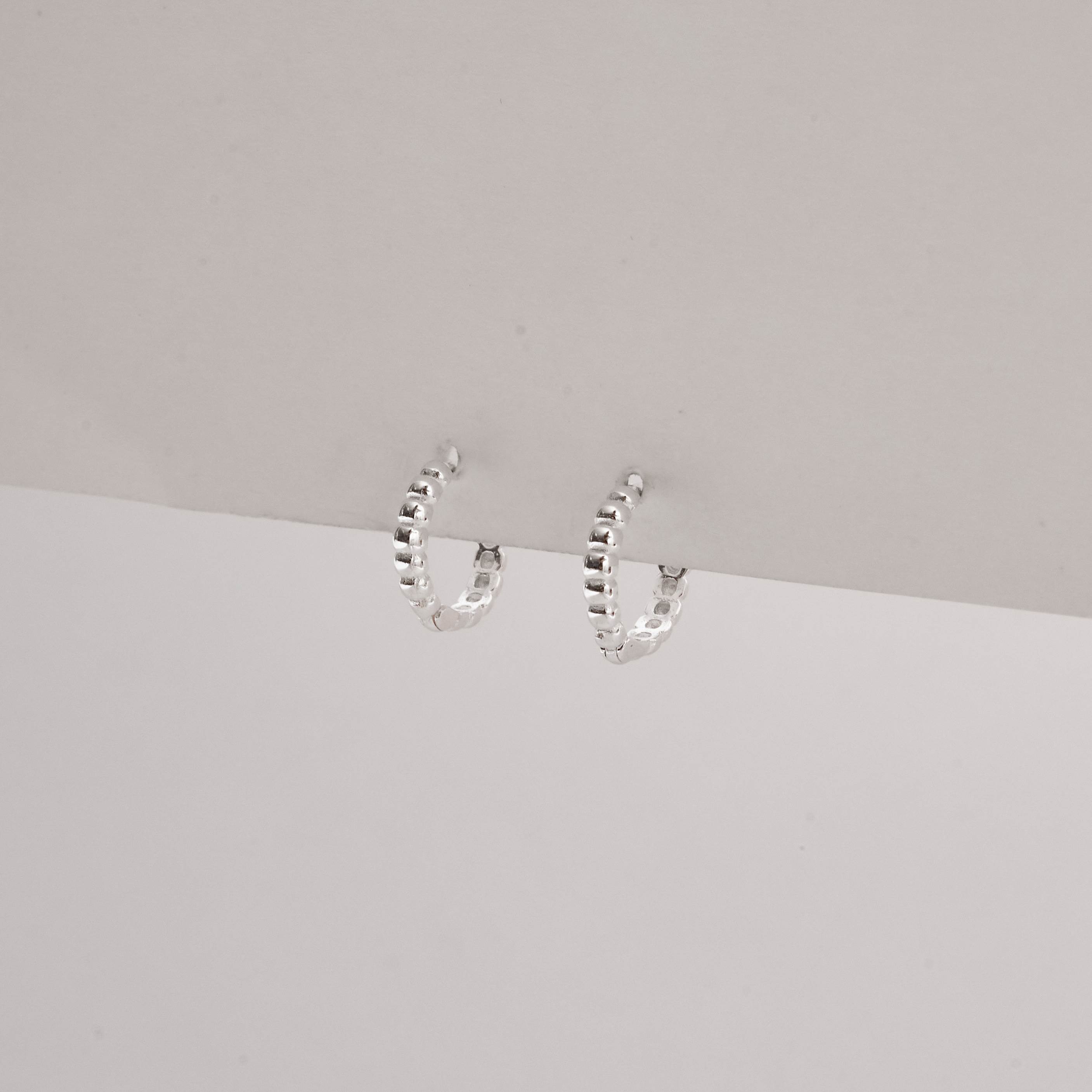 Argola click fio bolinhas 12mm