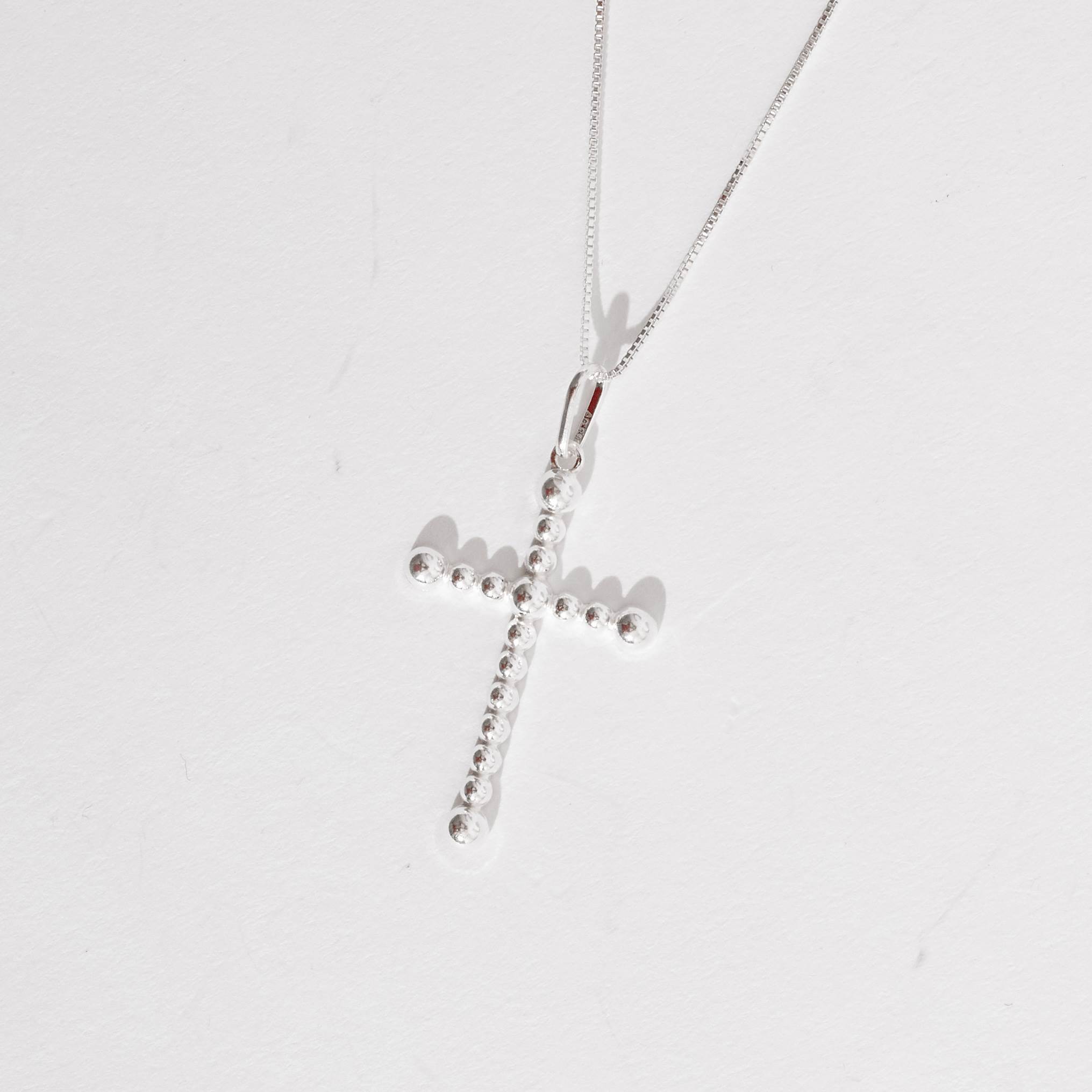 Imagem Colar pingente cruz fio bolinhas 30mm 45cm