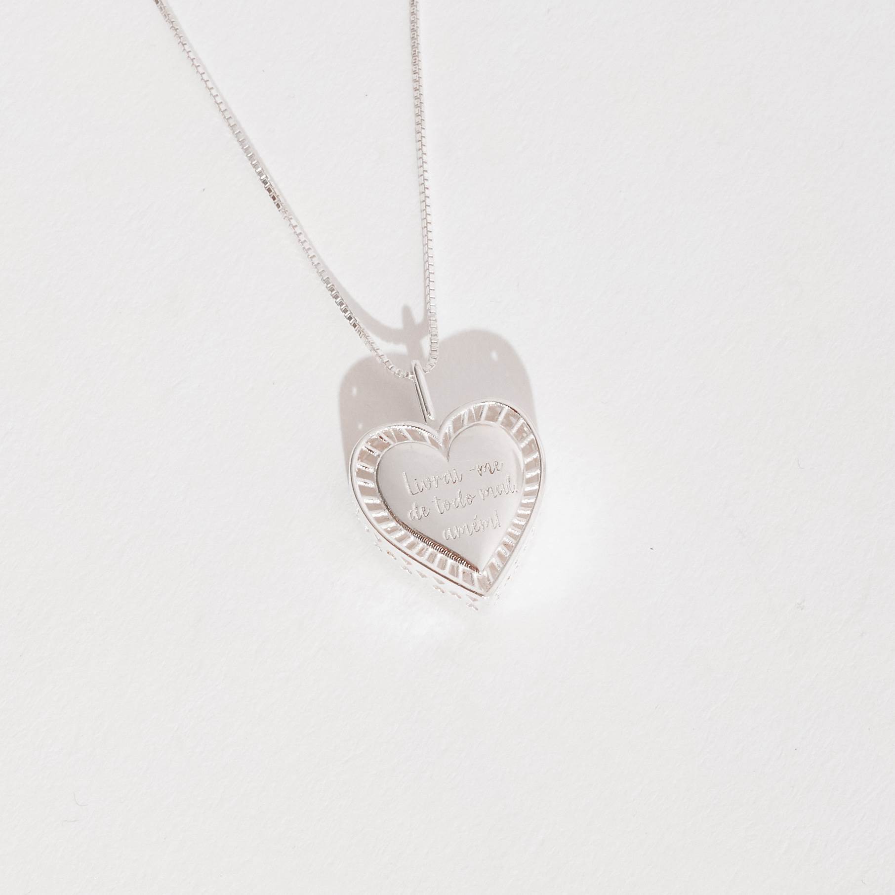 Colar pingente coração dupla face cruz e Livrai-me de todo mal amém 16mm 45cm