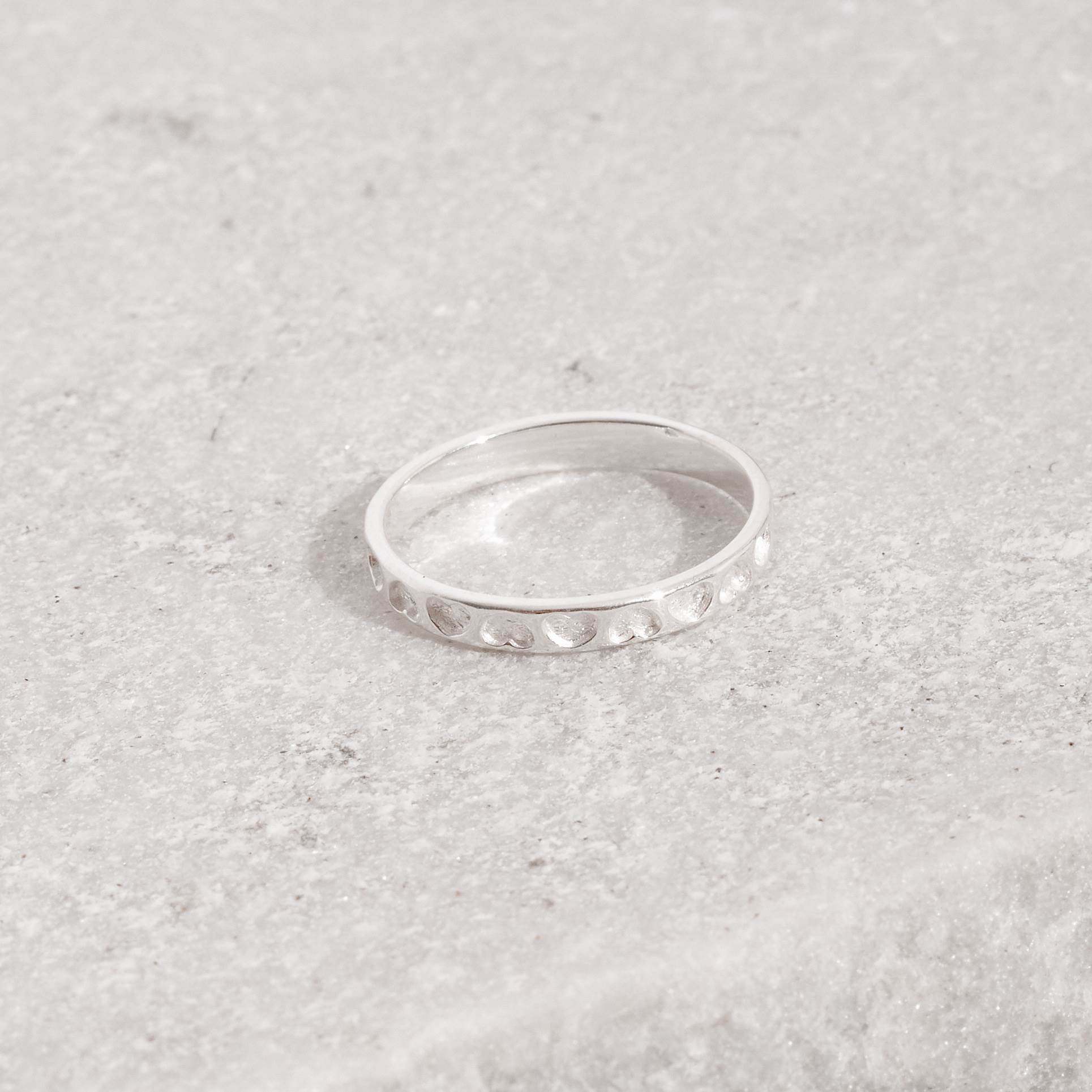 Imagem Secundária Anel aliança com corações