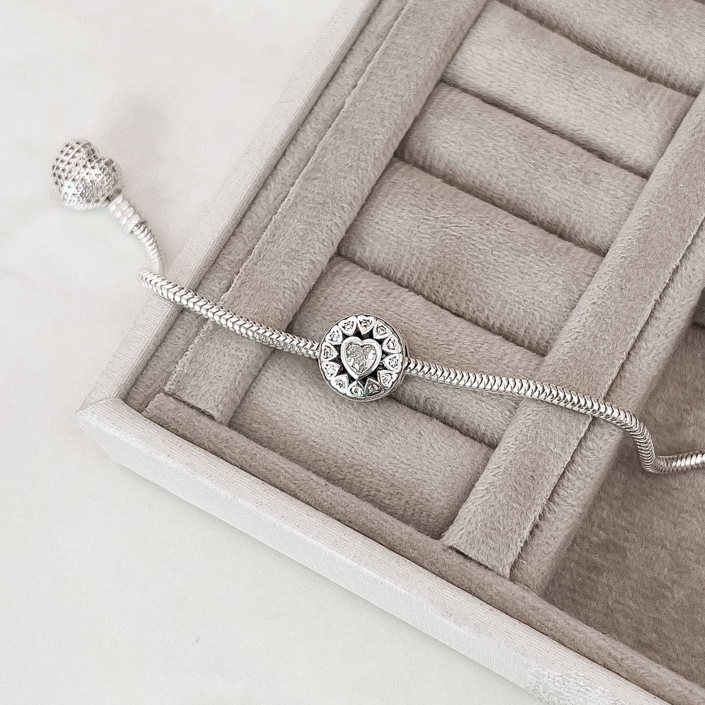 Berloque separador zircônia coração cristal com cravejado 12mm envelhecido