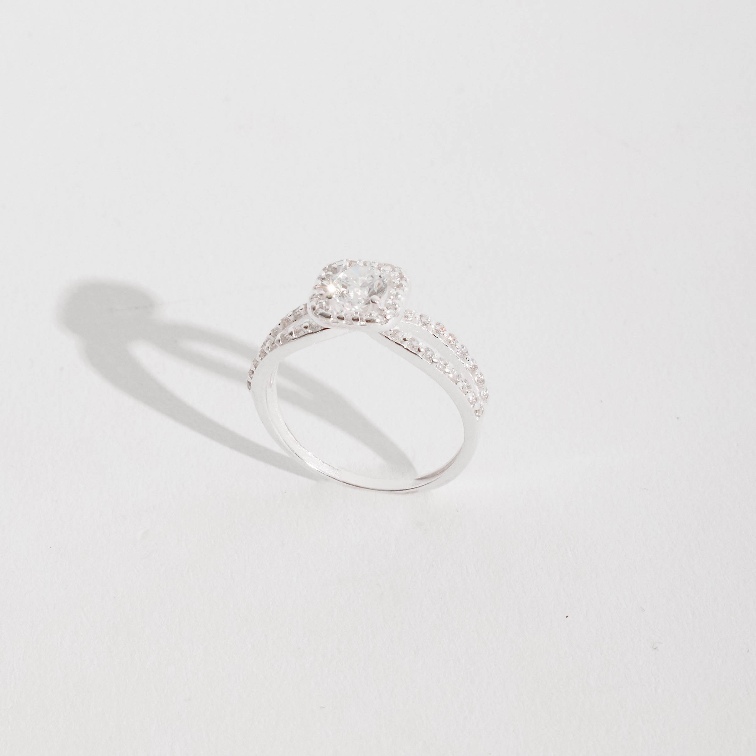 Anel zircônia redonda com fio duplo cravejado