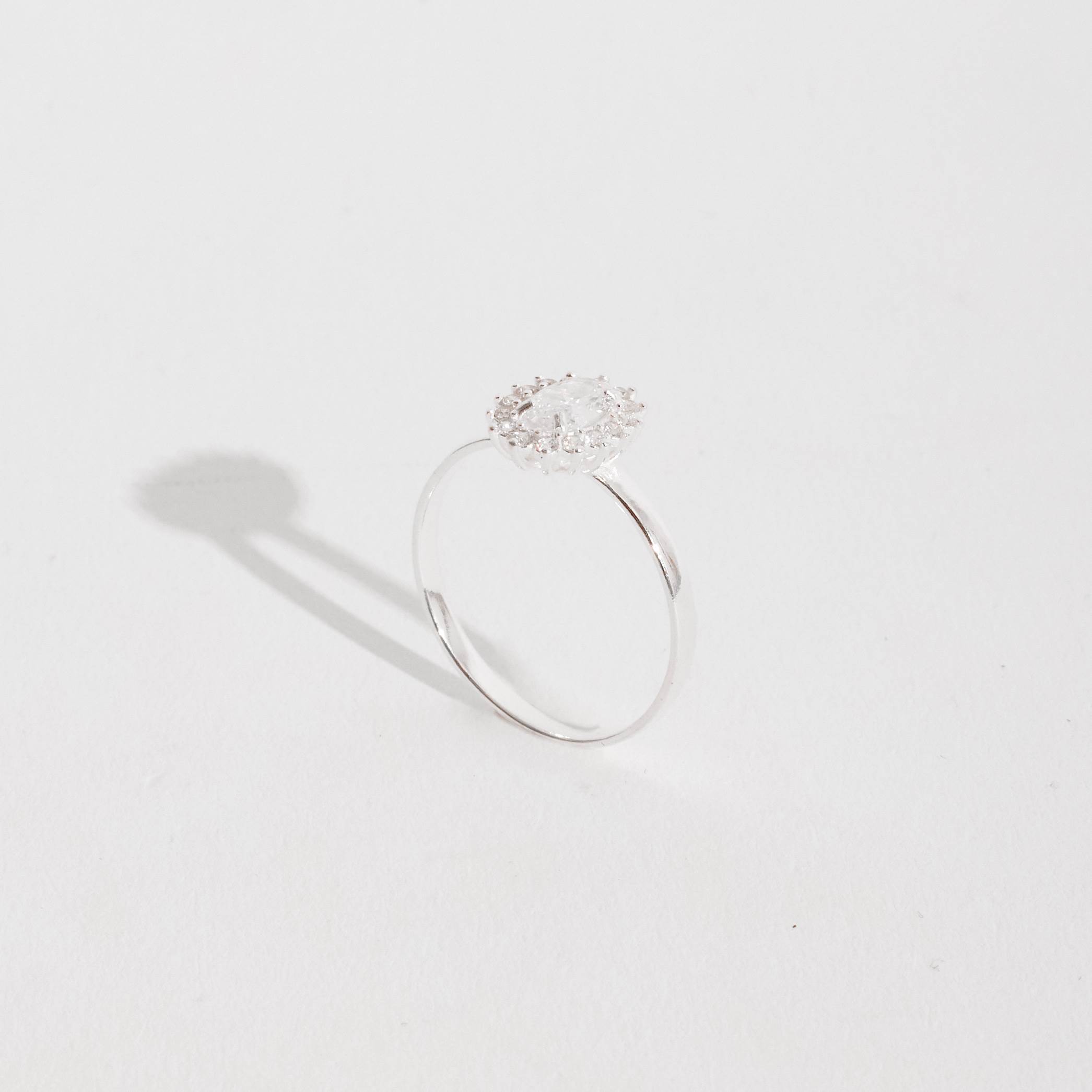 Anel zircônia oval cristal com cravejado