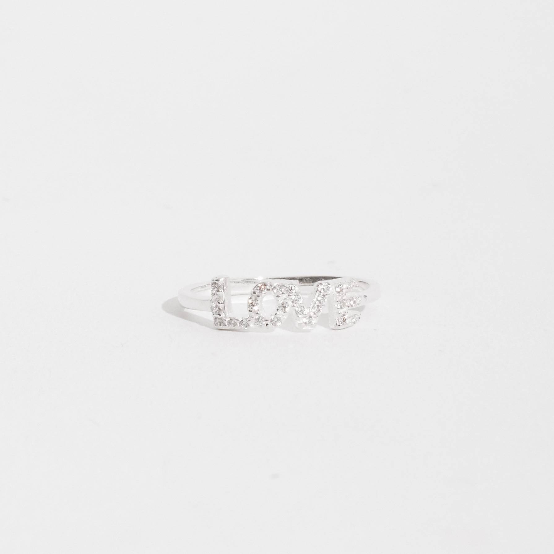 Anel escrito love cravejado