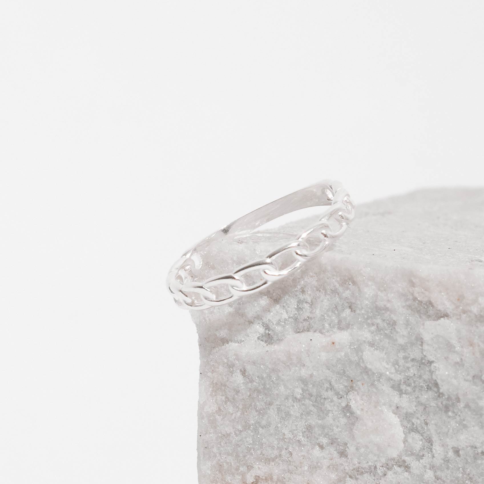 Imagem Anel detalhe correntes