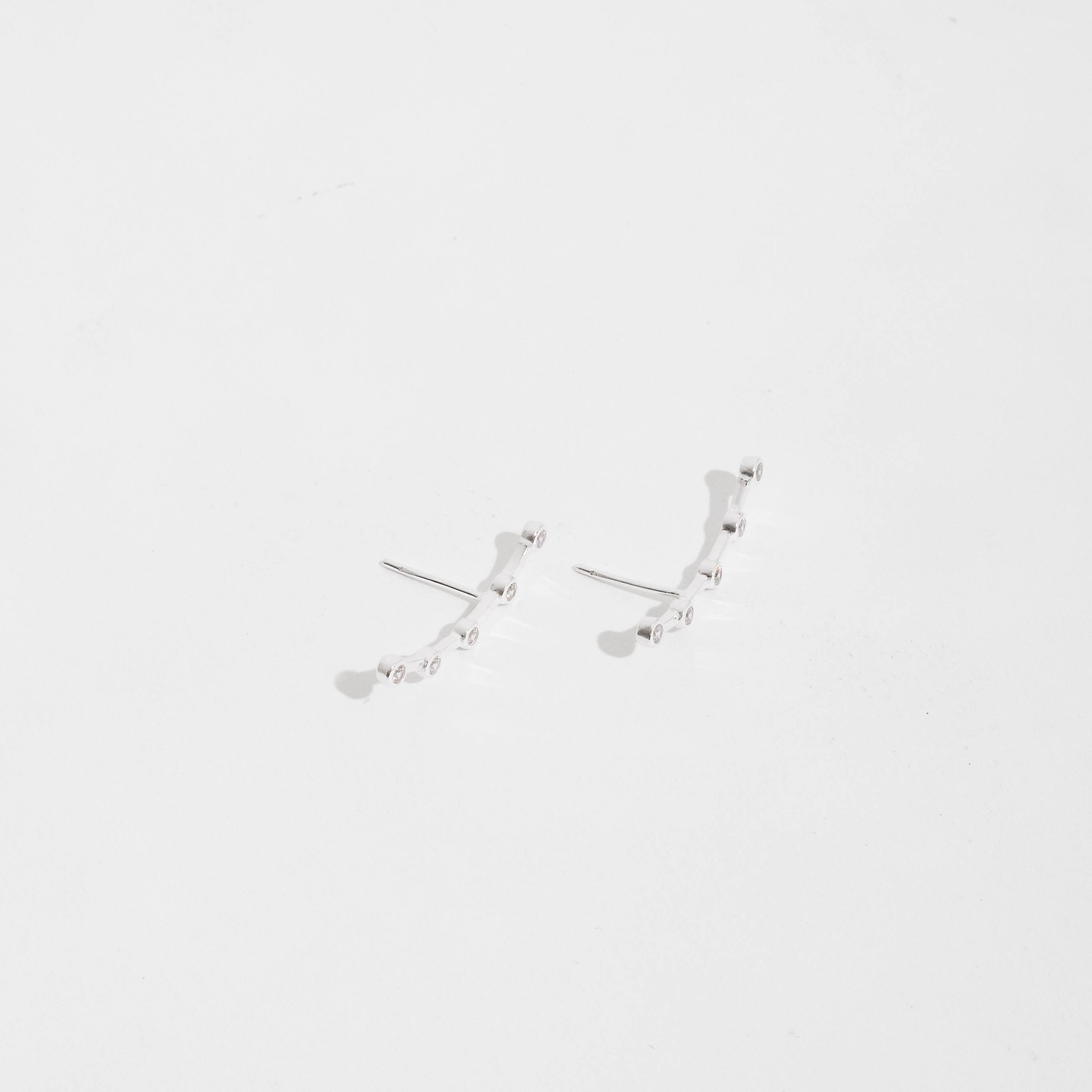 Brinco ear cuff 5 zircônias embutidas tarraxa