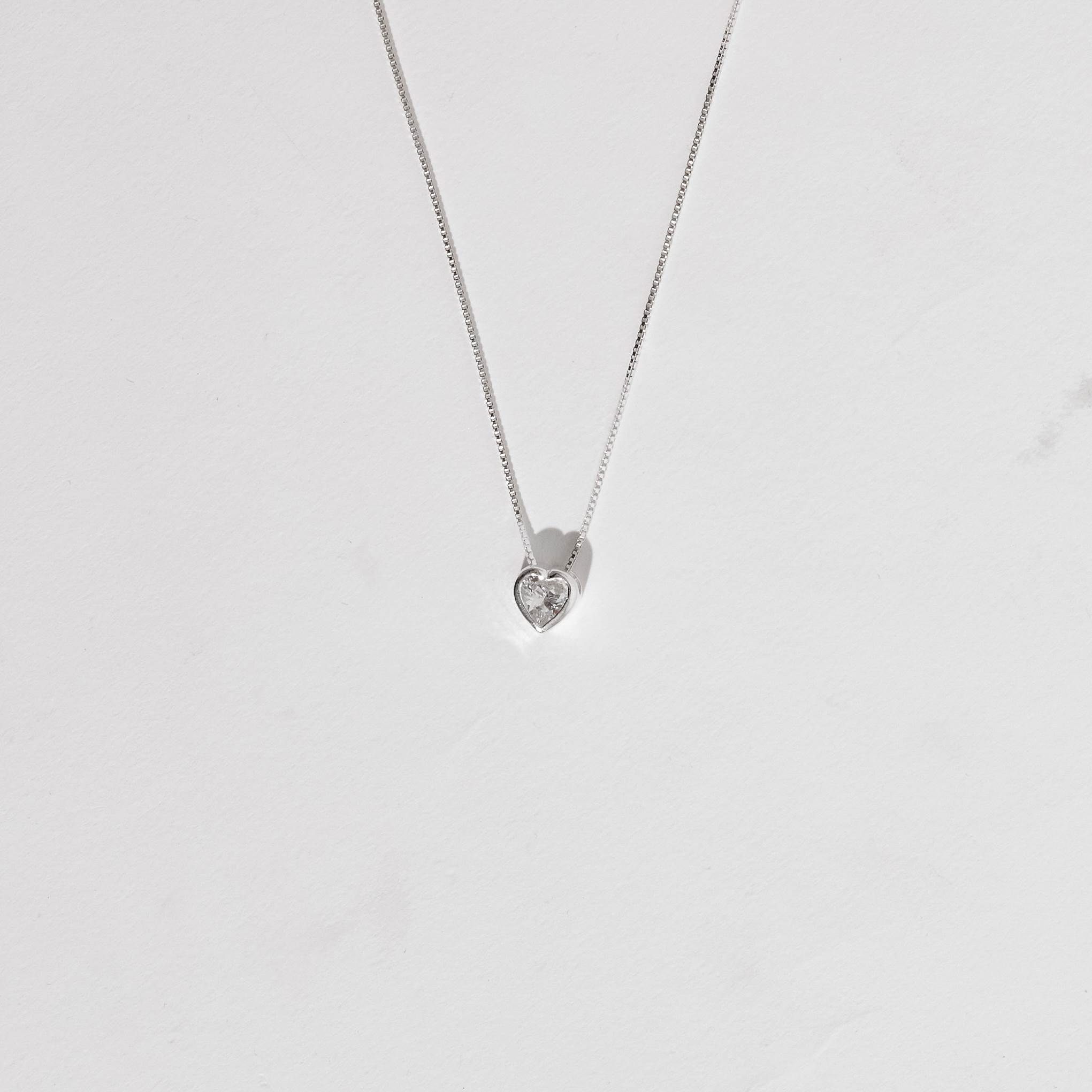 Imagem Colar zircônia coração embutida 6mm 40cm