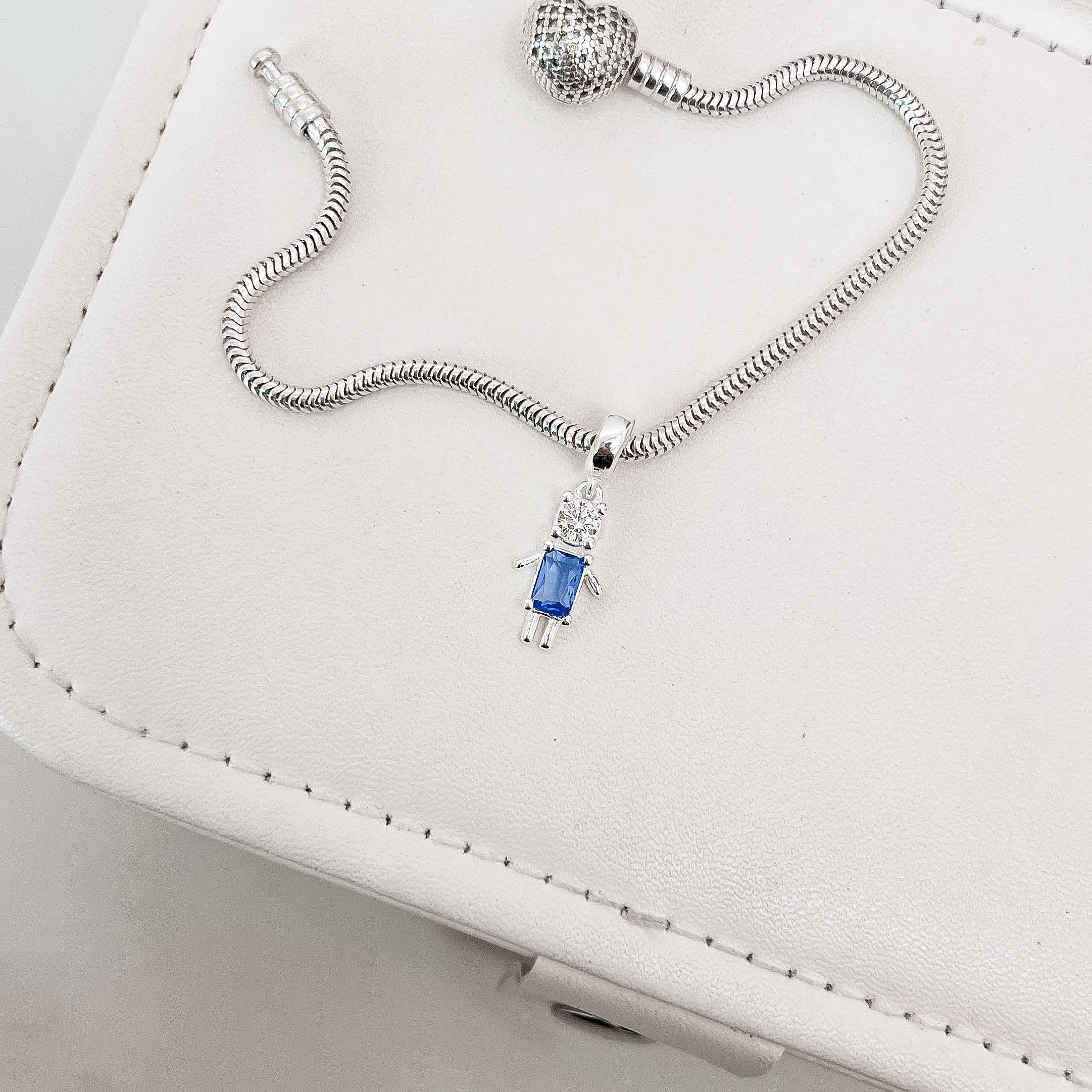 Berloque pingente menino zircônia azul 13mm