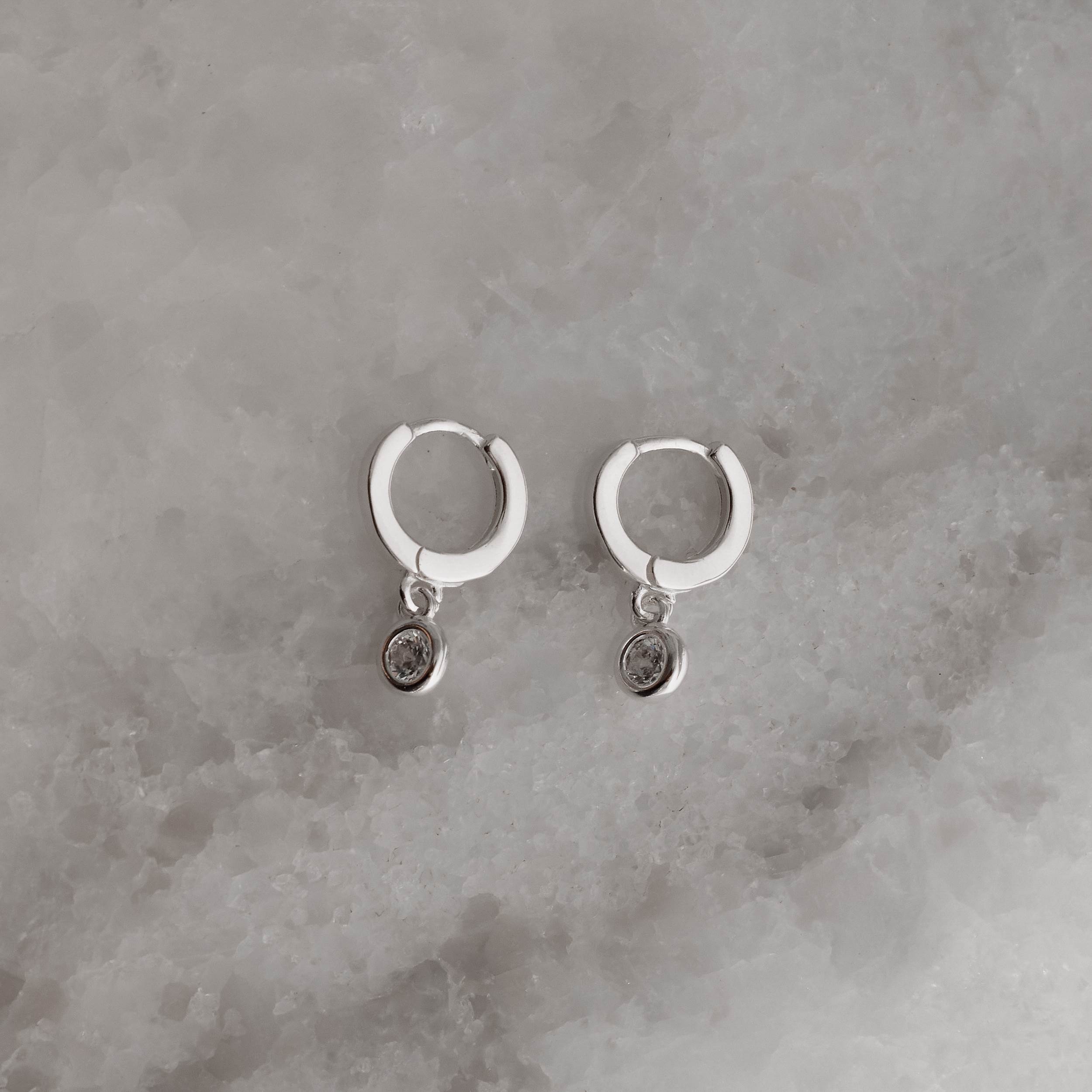 Argola click 10mm pingente zircônia 4mm cristal