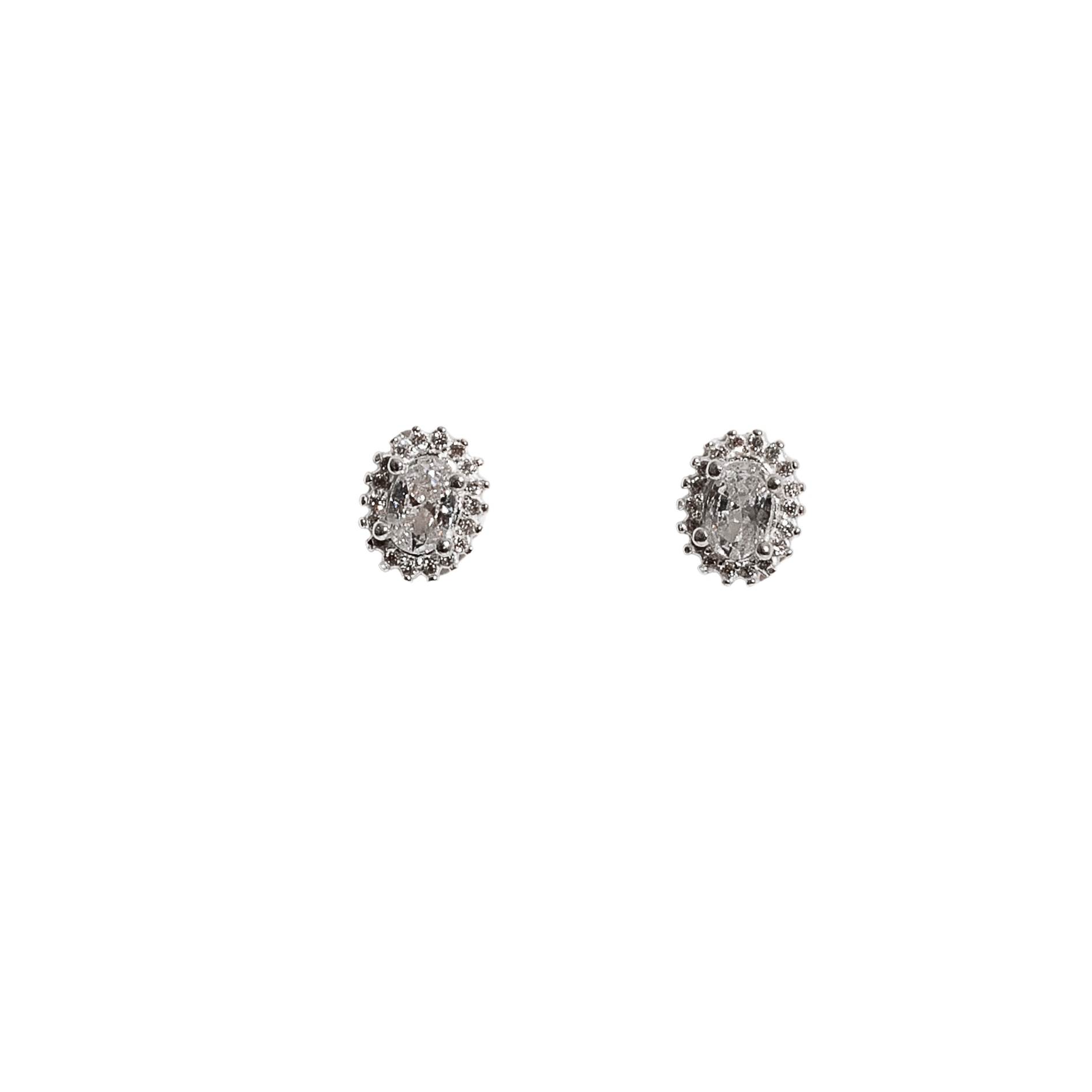 Brinco zircônia oval com cravejado cristal 10mm