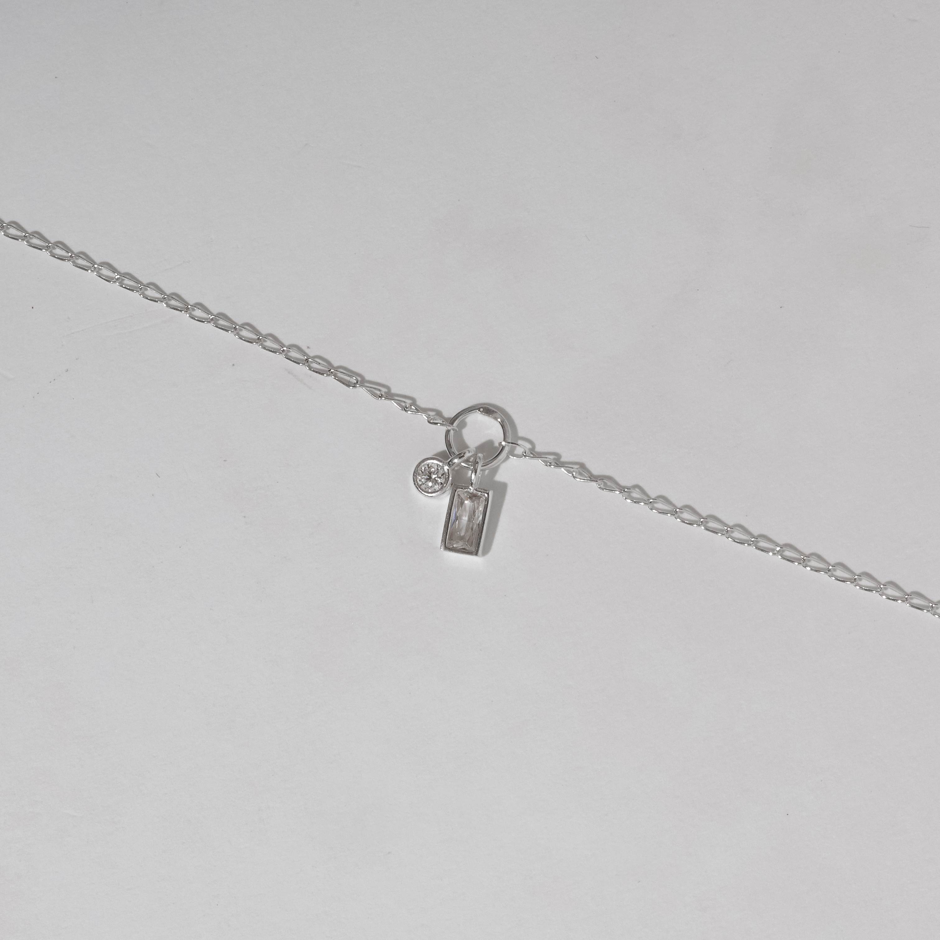 Pulseira entremeio círculo pingentes zircônias redonda e retangular