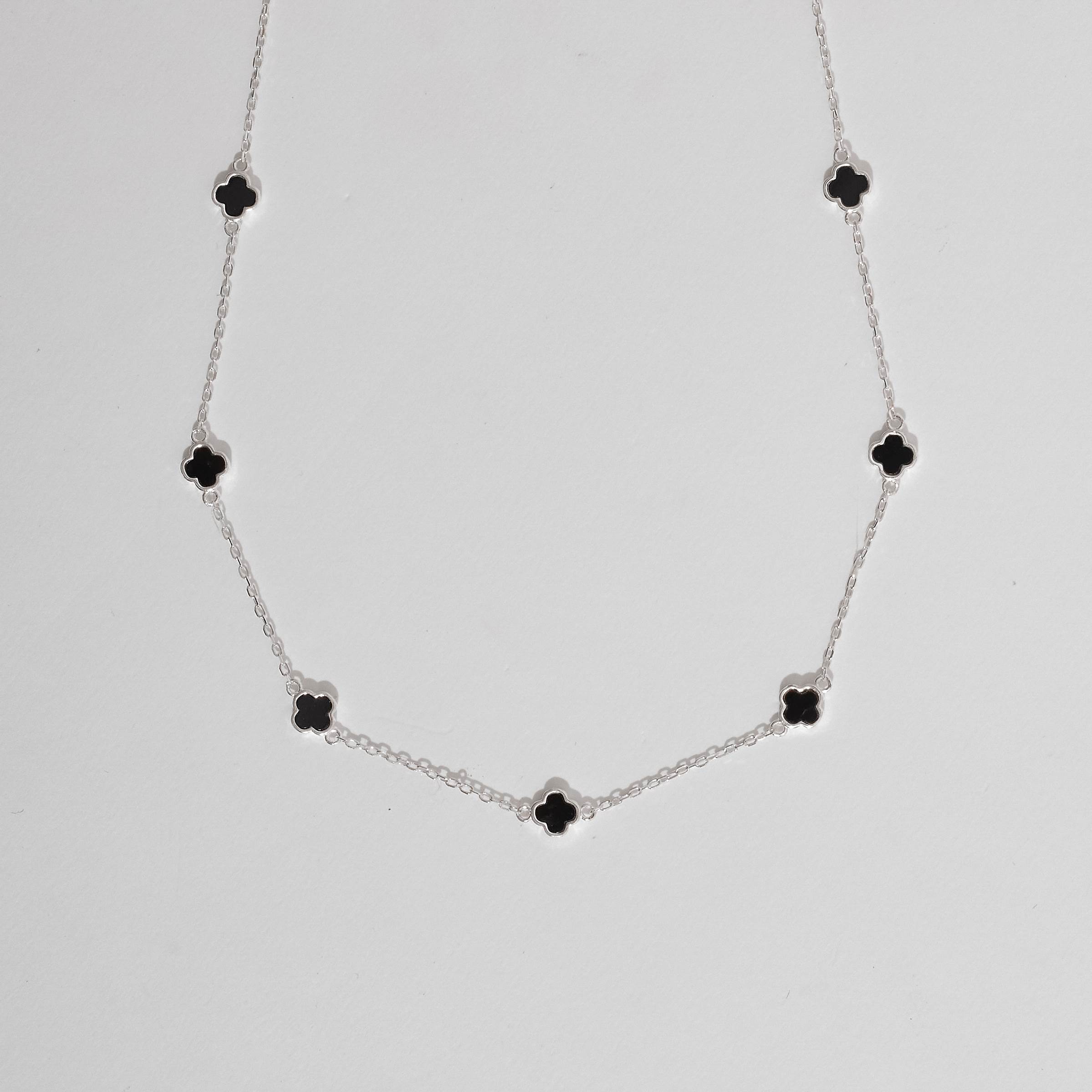 Imagem Colar entremeio trevos pedra ônix 6mm corrente cadeado 60+5cm