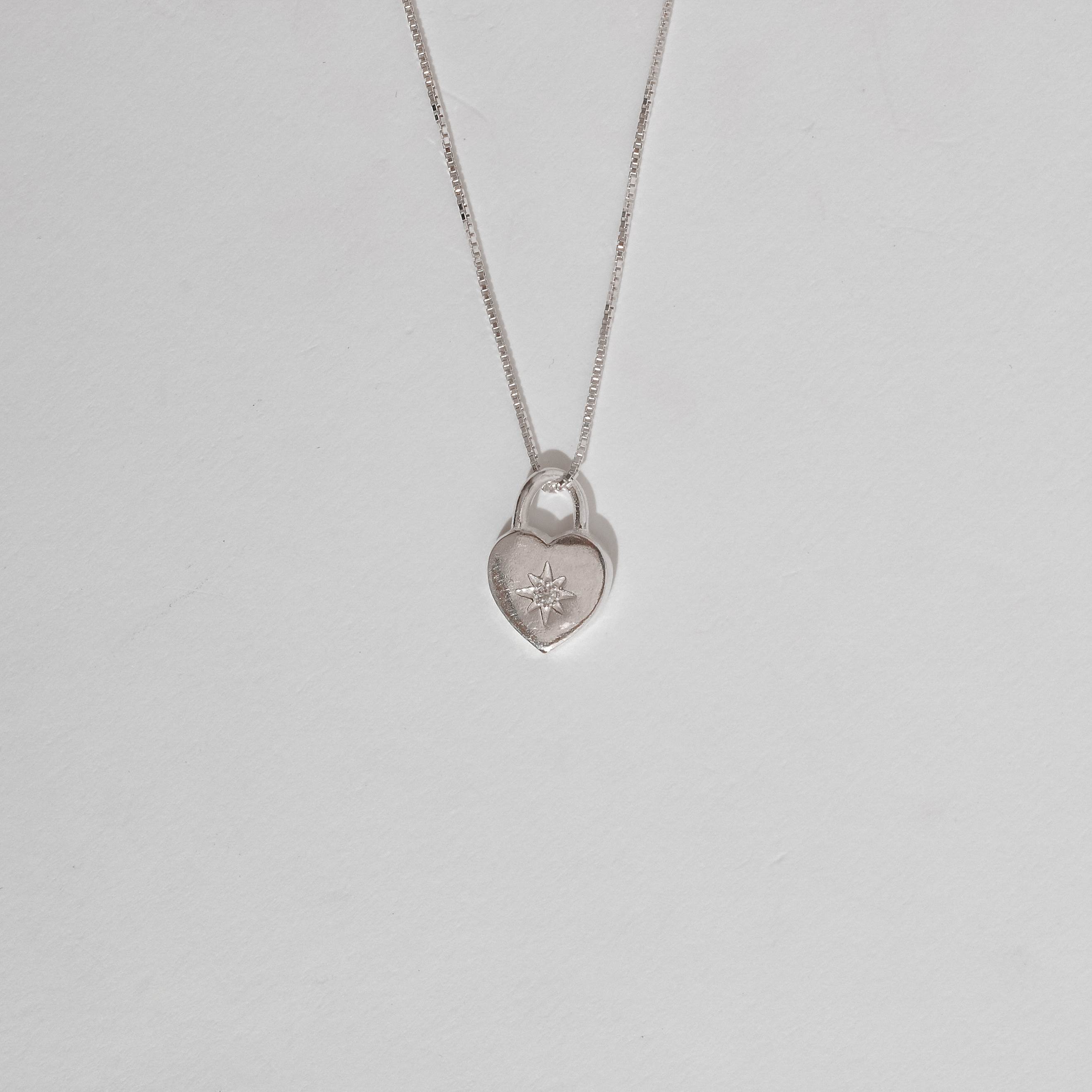 Colar cadeado coração detalhe zircônia 14mm 45cm