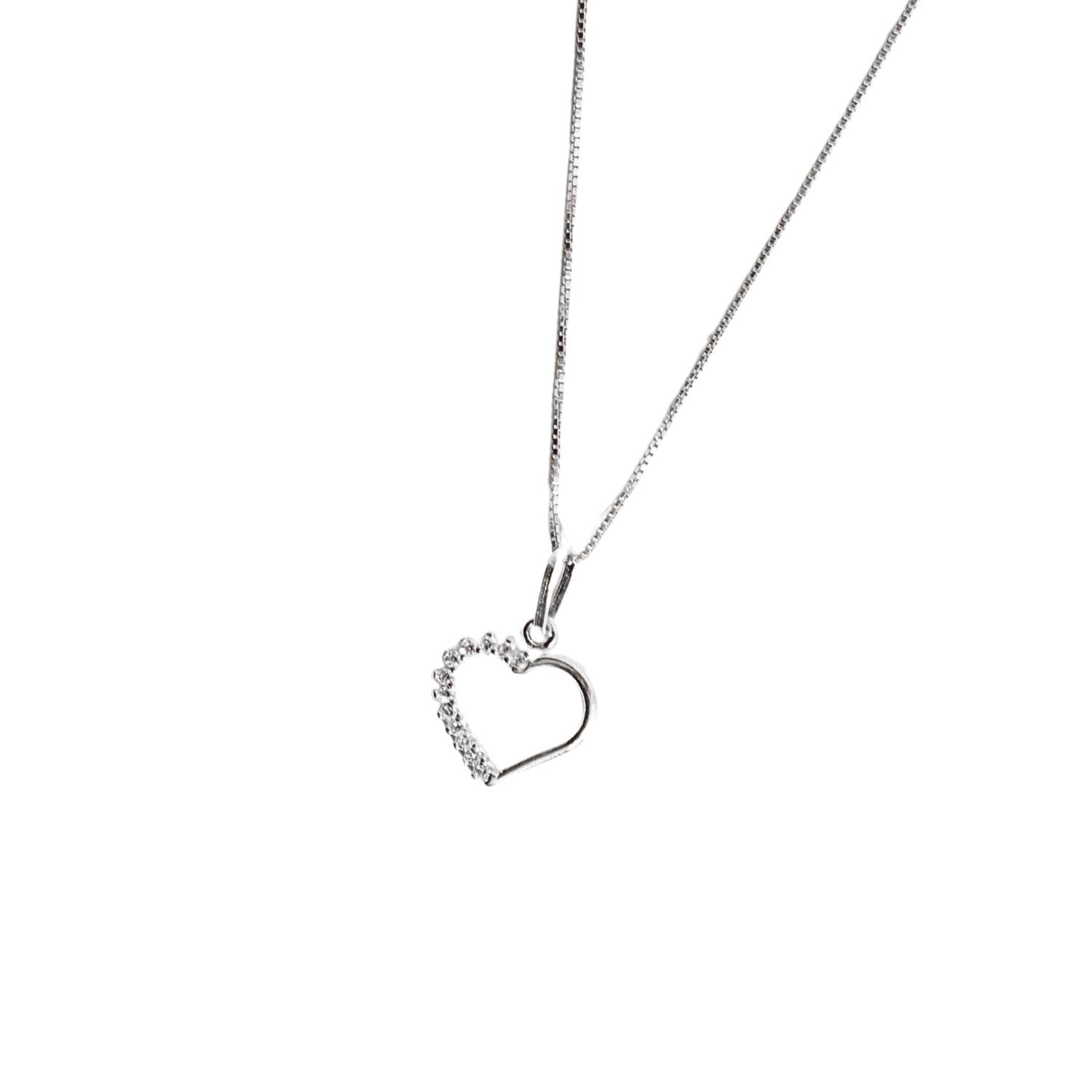 Imagem Colar pingente coração vazado metade cravejada 12mm 45cm
