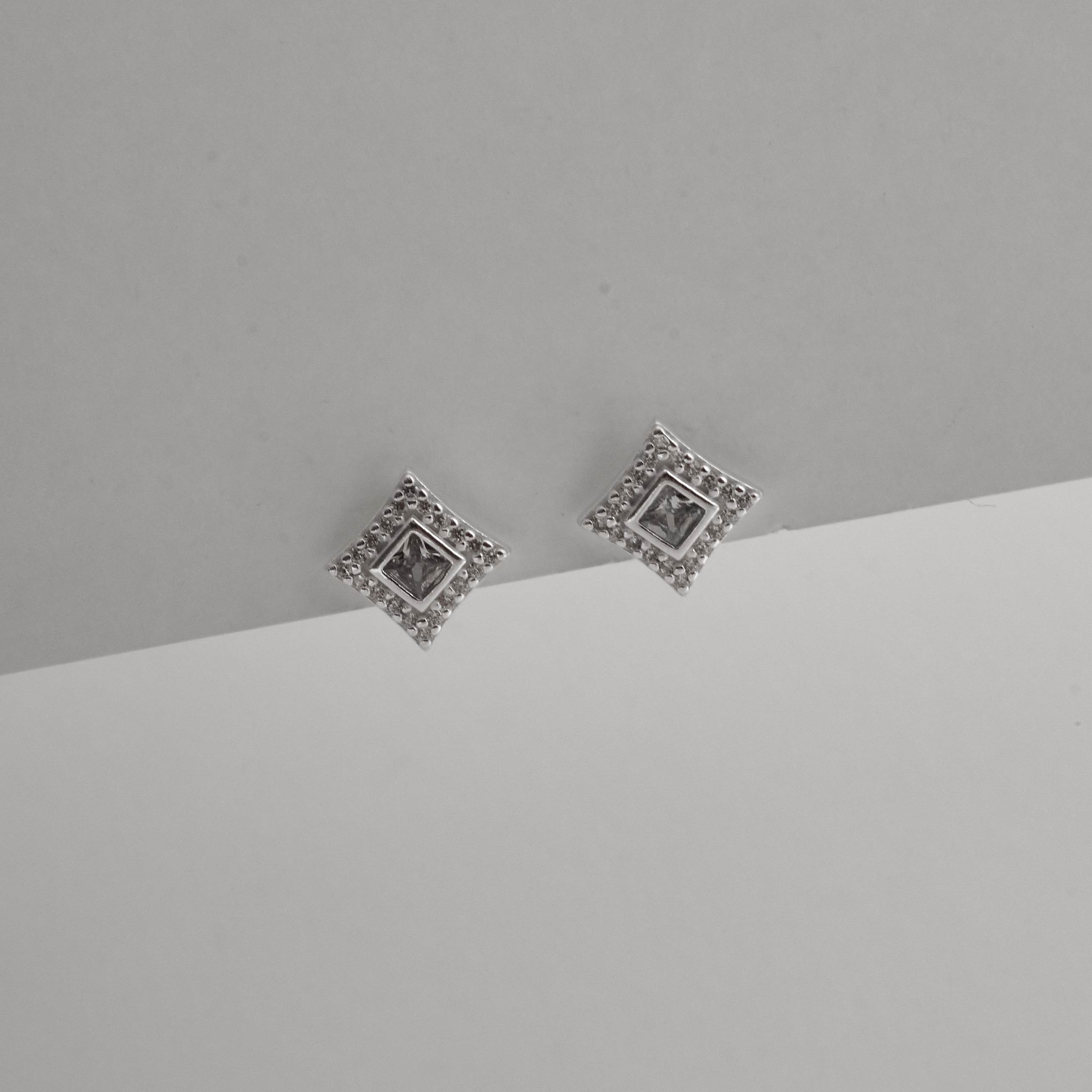 Imagem Secundária Brinco zircônia losango com cravejado 11mm