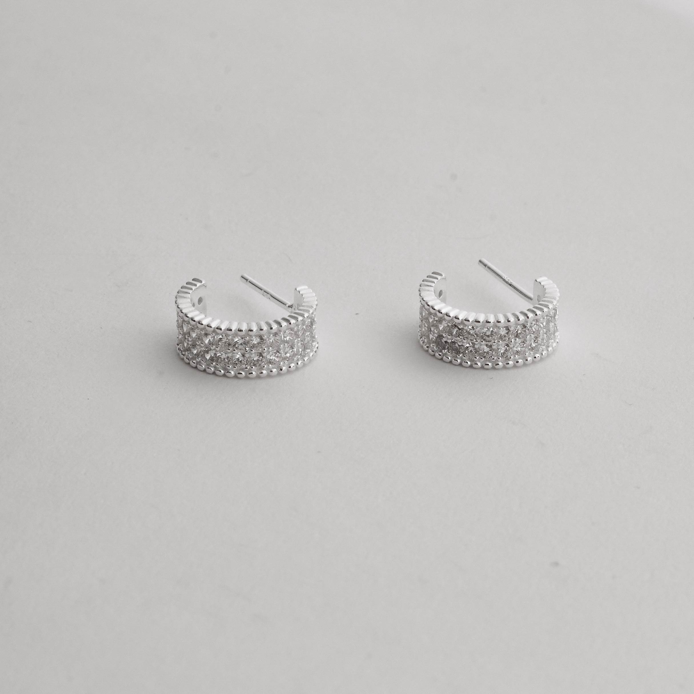 Imagem Argola larga cravejada 14mm tarraxa