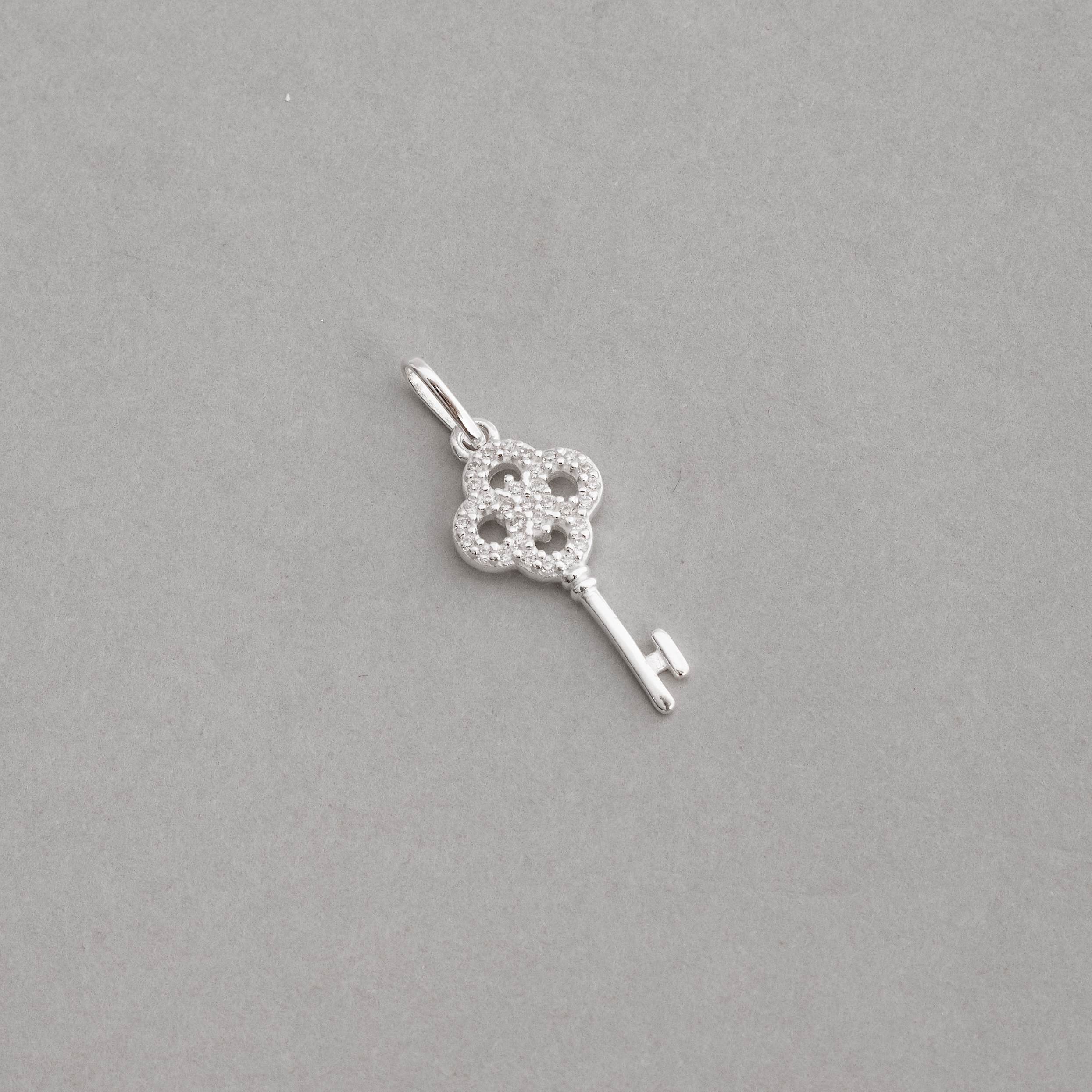 Pingente chave cravejada 20mm