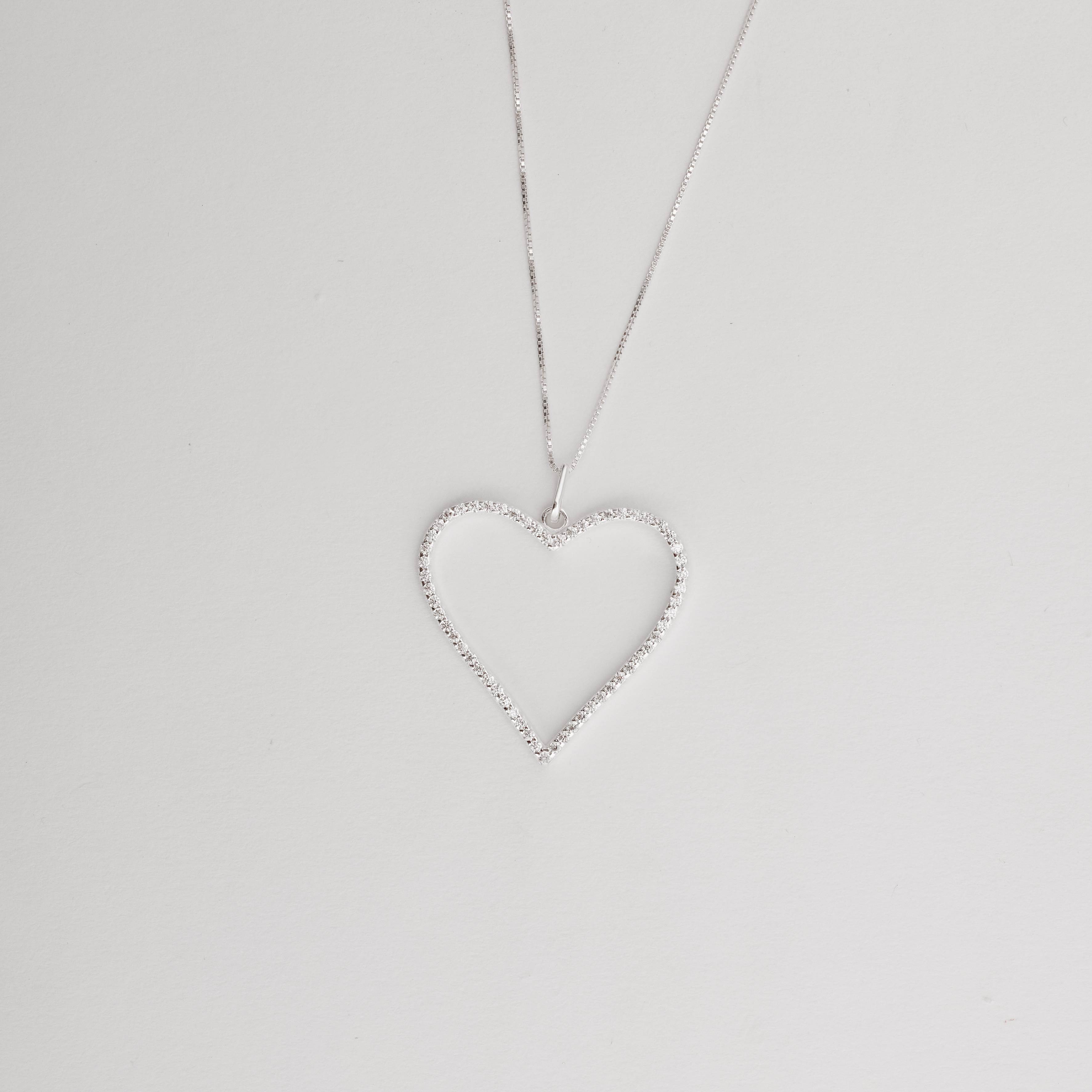 Colar pingente coração vazado cravejado 33mm 45cm