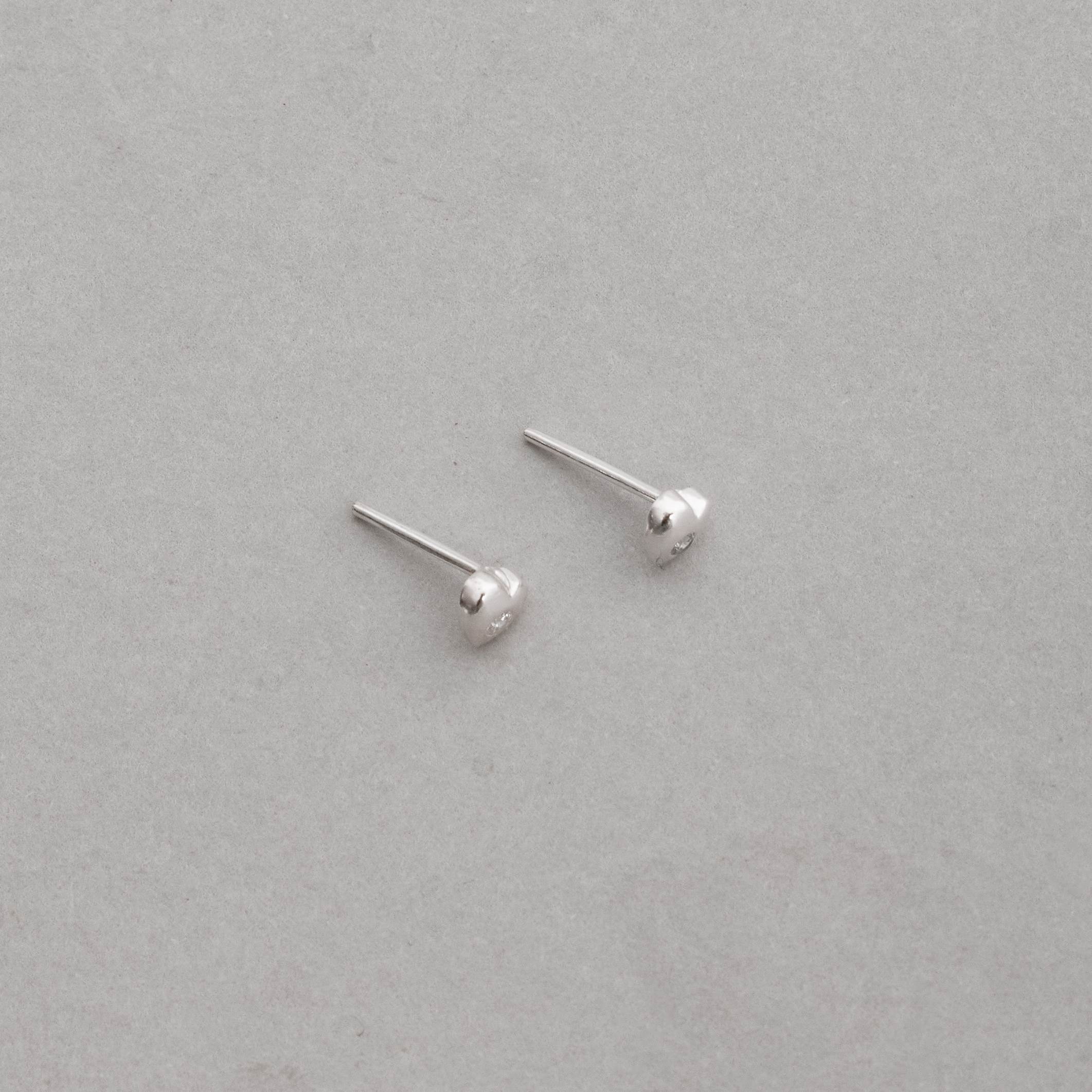Brinco coração detalhe zircônia 5mm