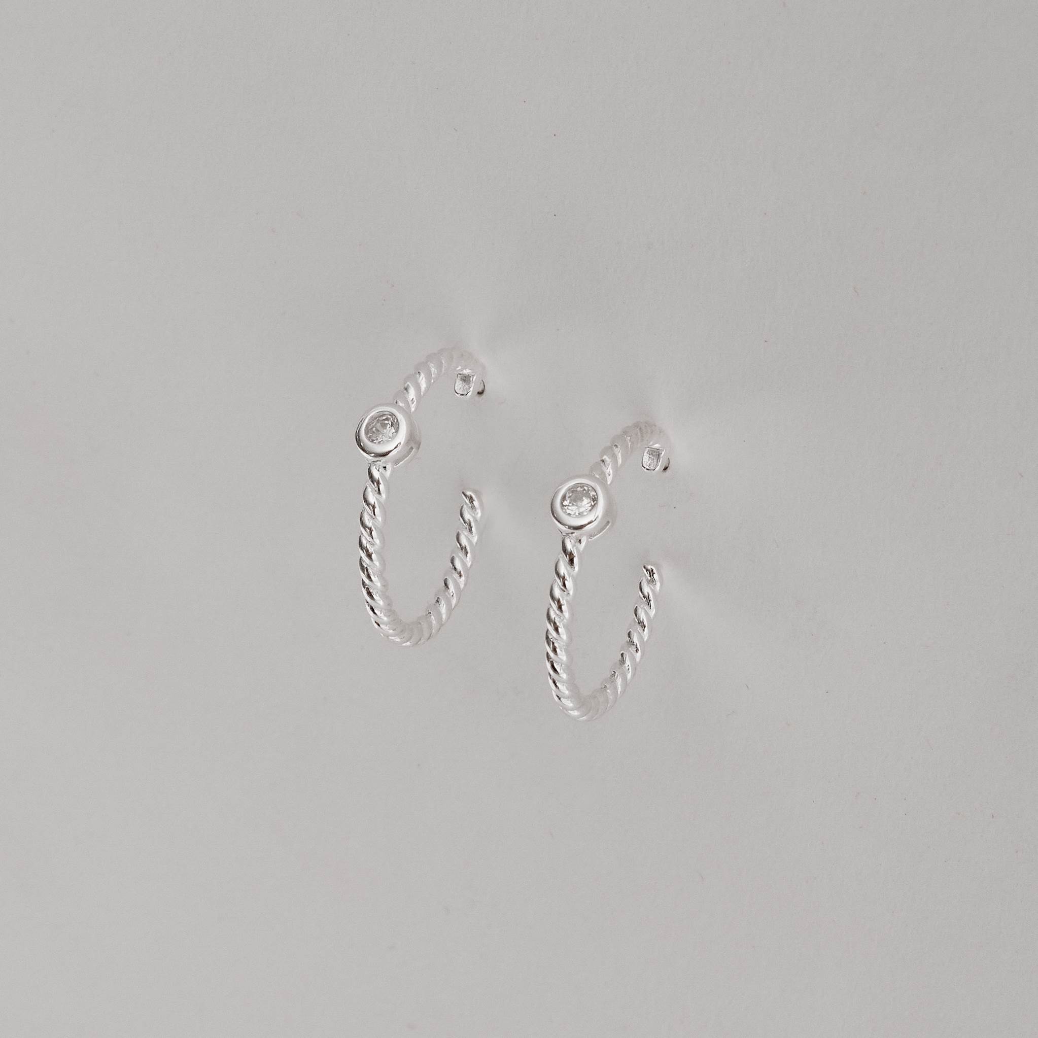Imagem Argola torcida detalhe zircônia 20mm tarraxa