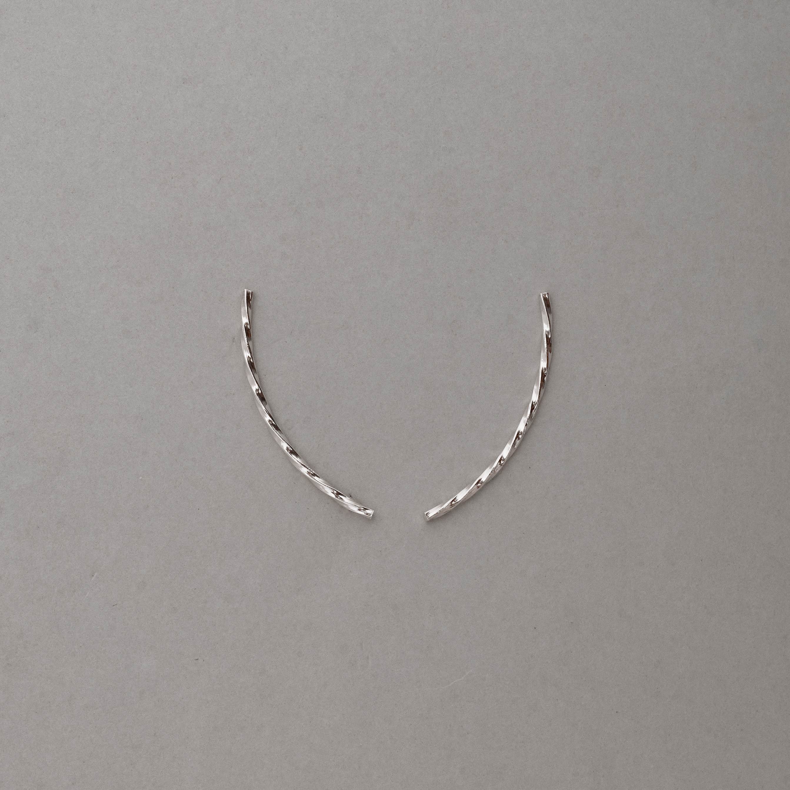 Brinco ear cuff fio torcido 40mm