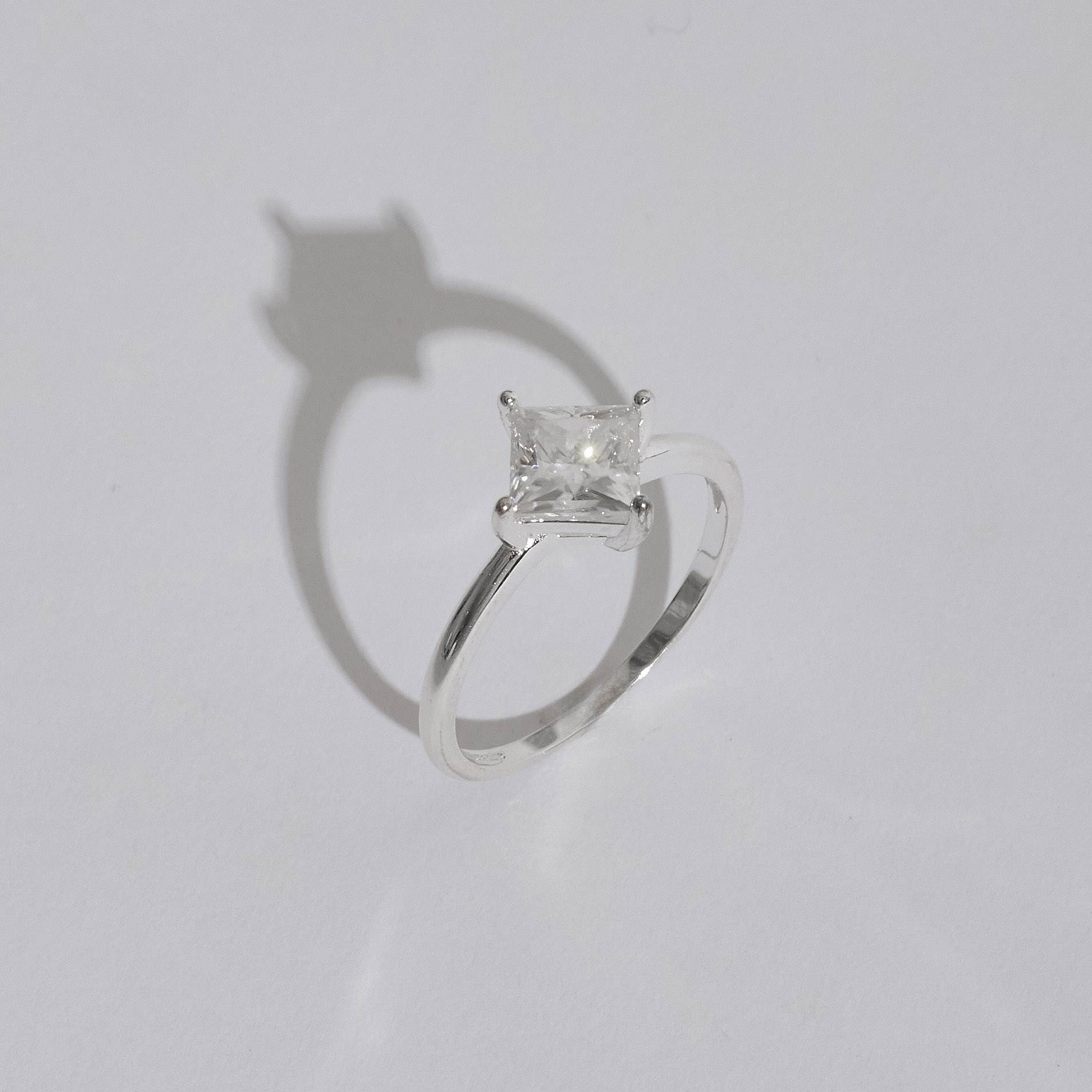 Imagem Secundária Anel solitário moissanite losango cristal 6x6mm