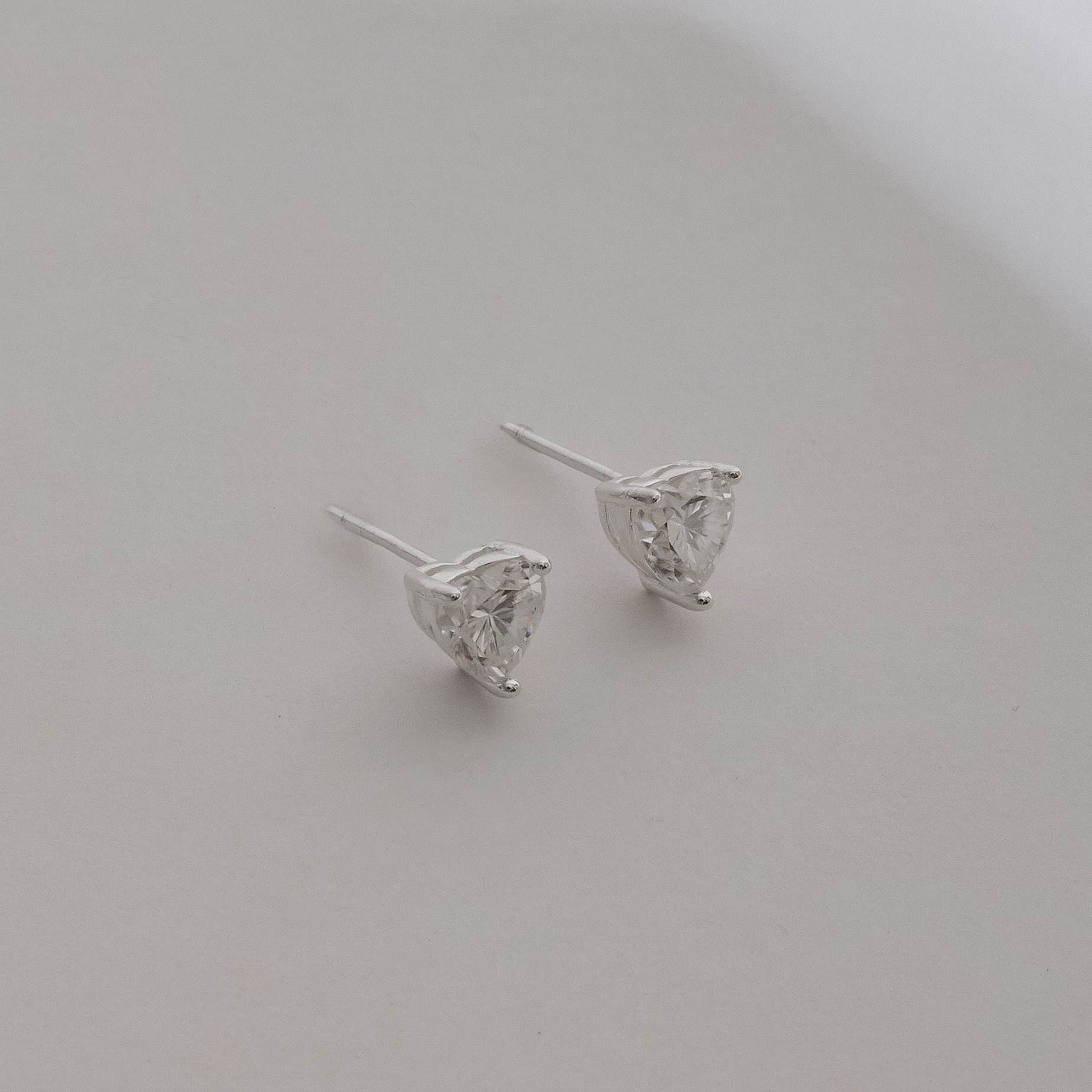 Imagem Secundária Brinco moissanite coração cristal 6x6mm 