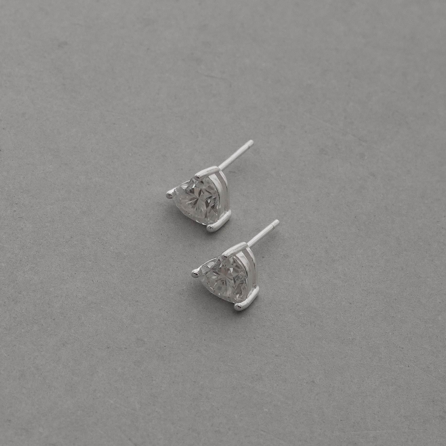 Imagem Secundária Brinco moissanite coração cristal 6x6mm