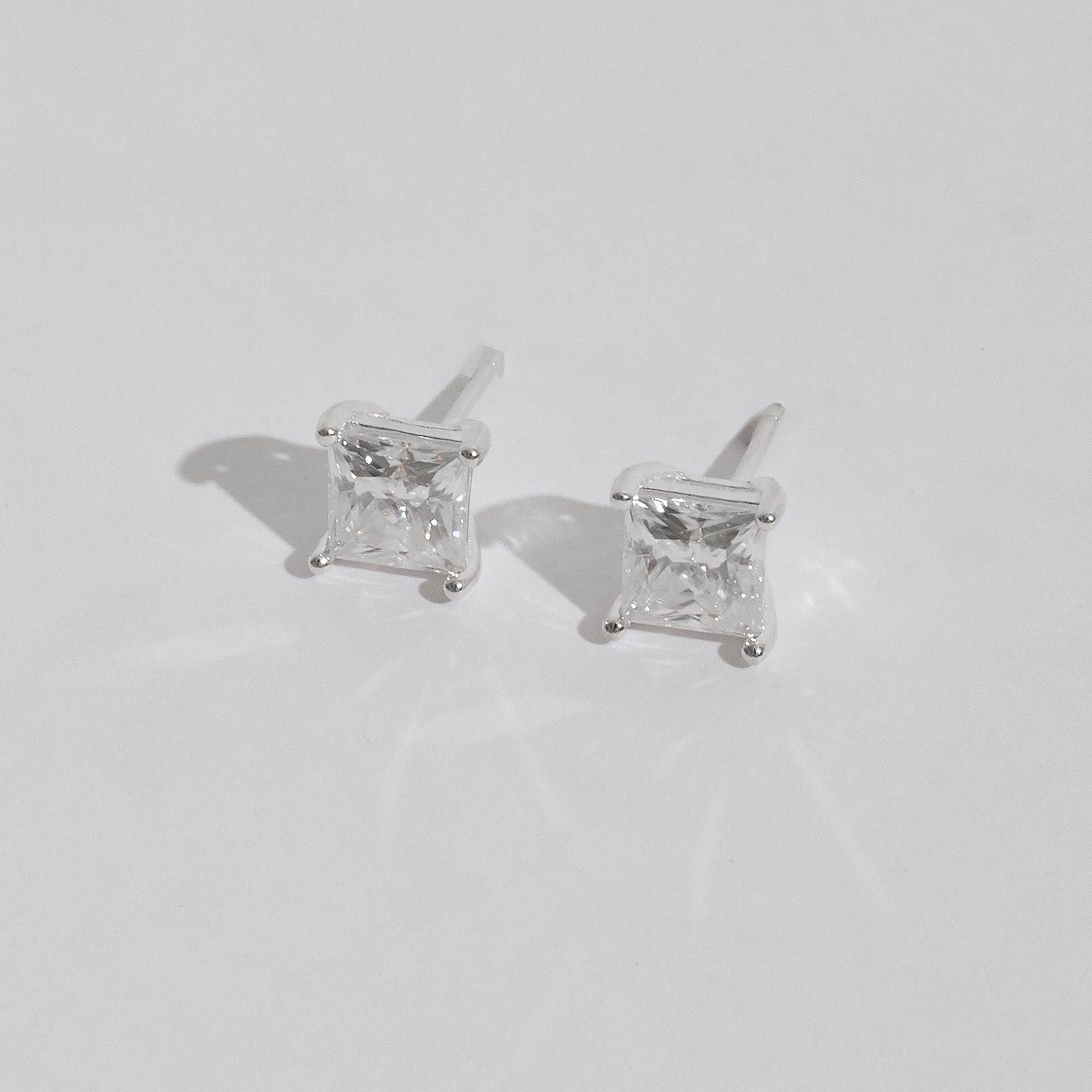 Brinco moissanite losango cristal 6x6mm