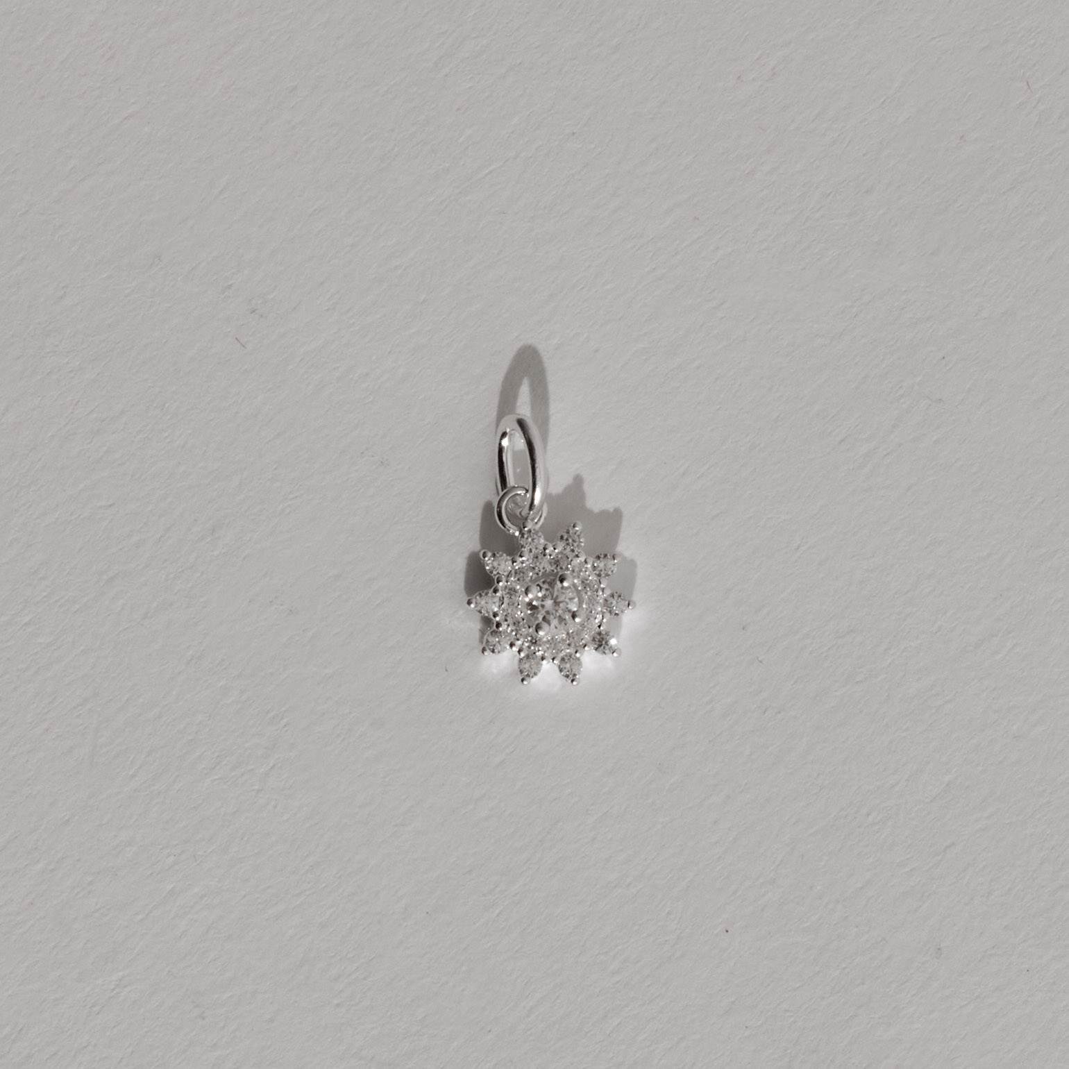 Imagem Pingente flor com cravejado 10mm