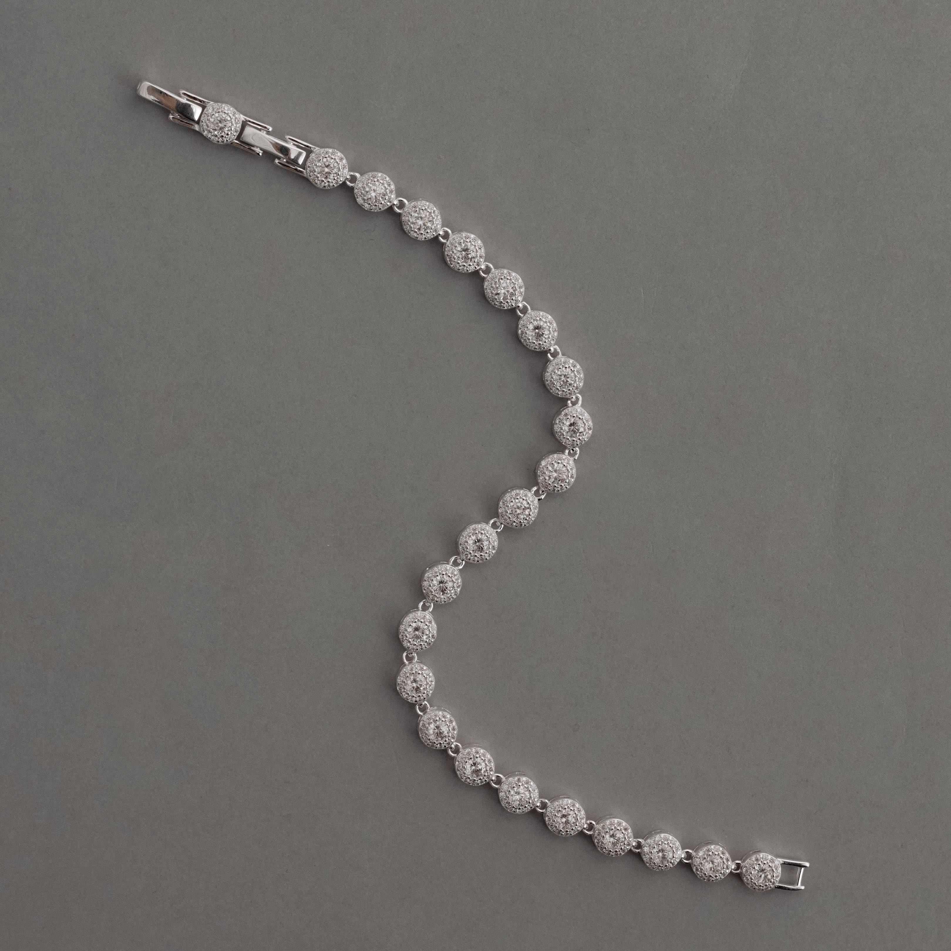 Imagem Secundária Pulseira entremeios zircônias redonda com cravejado 5.8 19cm com 2 fechos